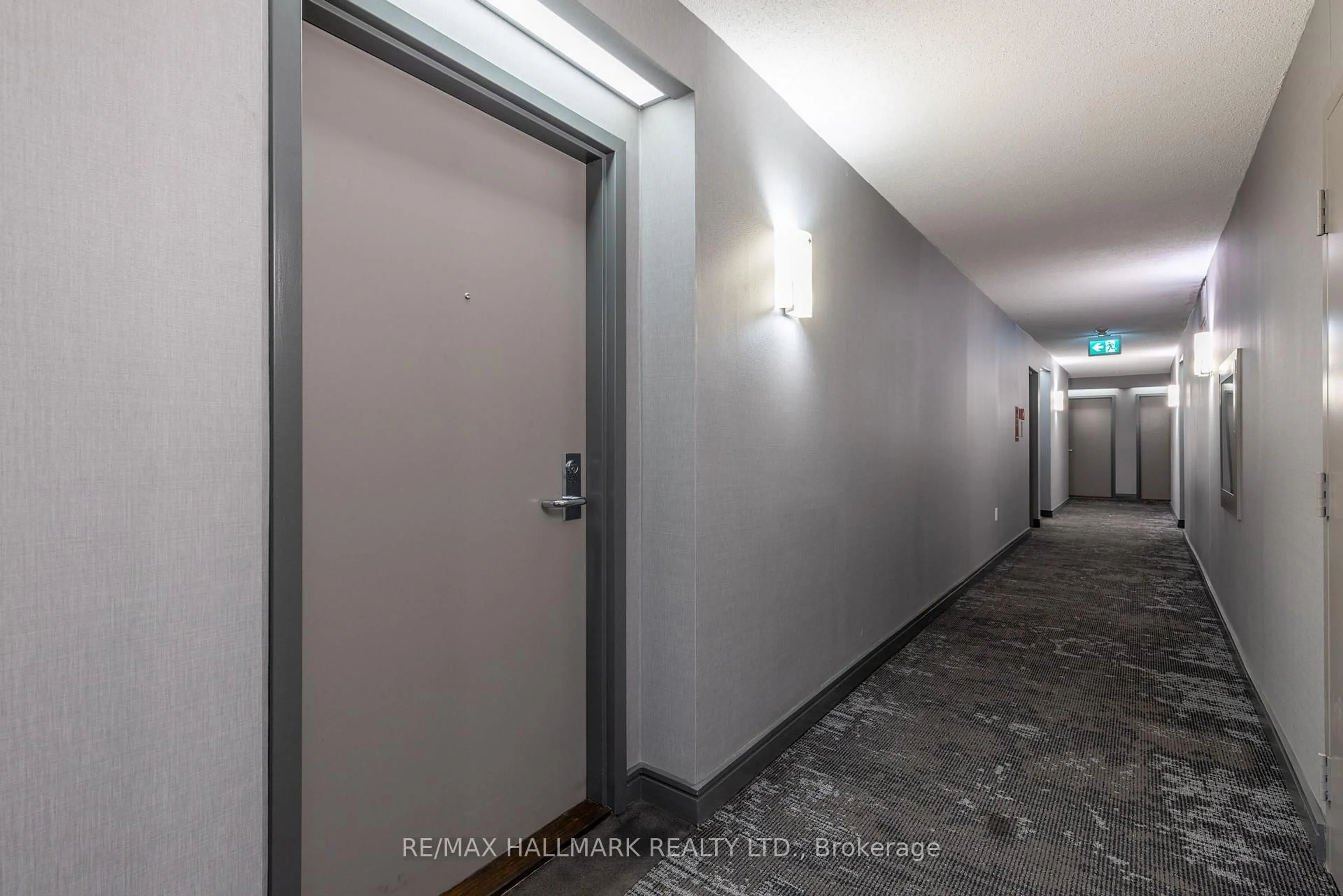 Indoor foyer for 21 Overlea Blvd #1801, Toronto Ontario M4H 1P2
