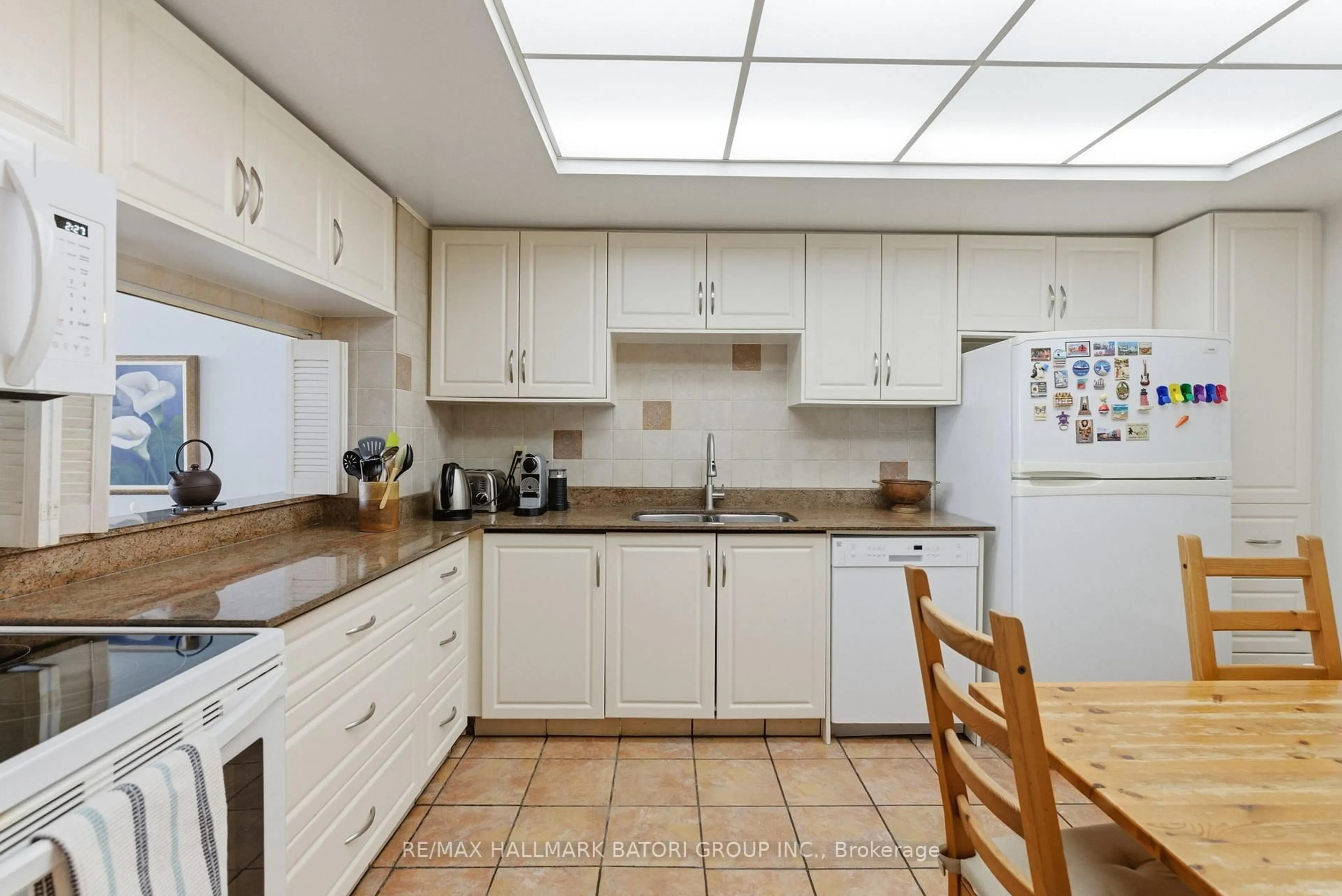 Standard kitchen, unknown for 55 Skymark Dr #1901, Toronto Ontario M2H 3N4