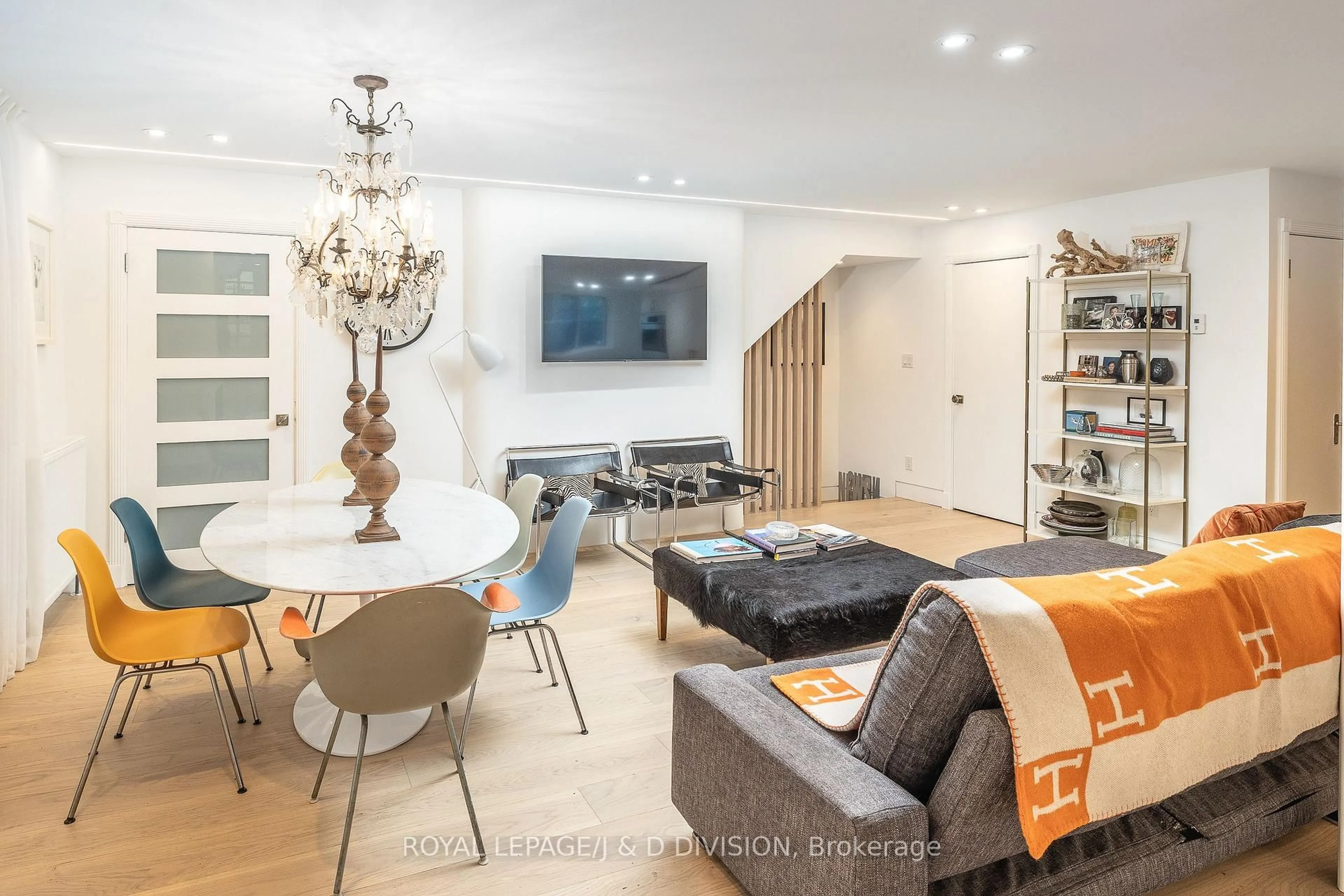 Living room with furniture, unknown for 1392 Avenue Rd, Toronto Ontario M5N 2H6