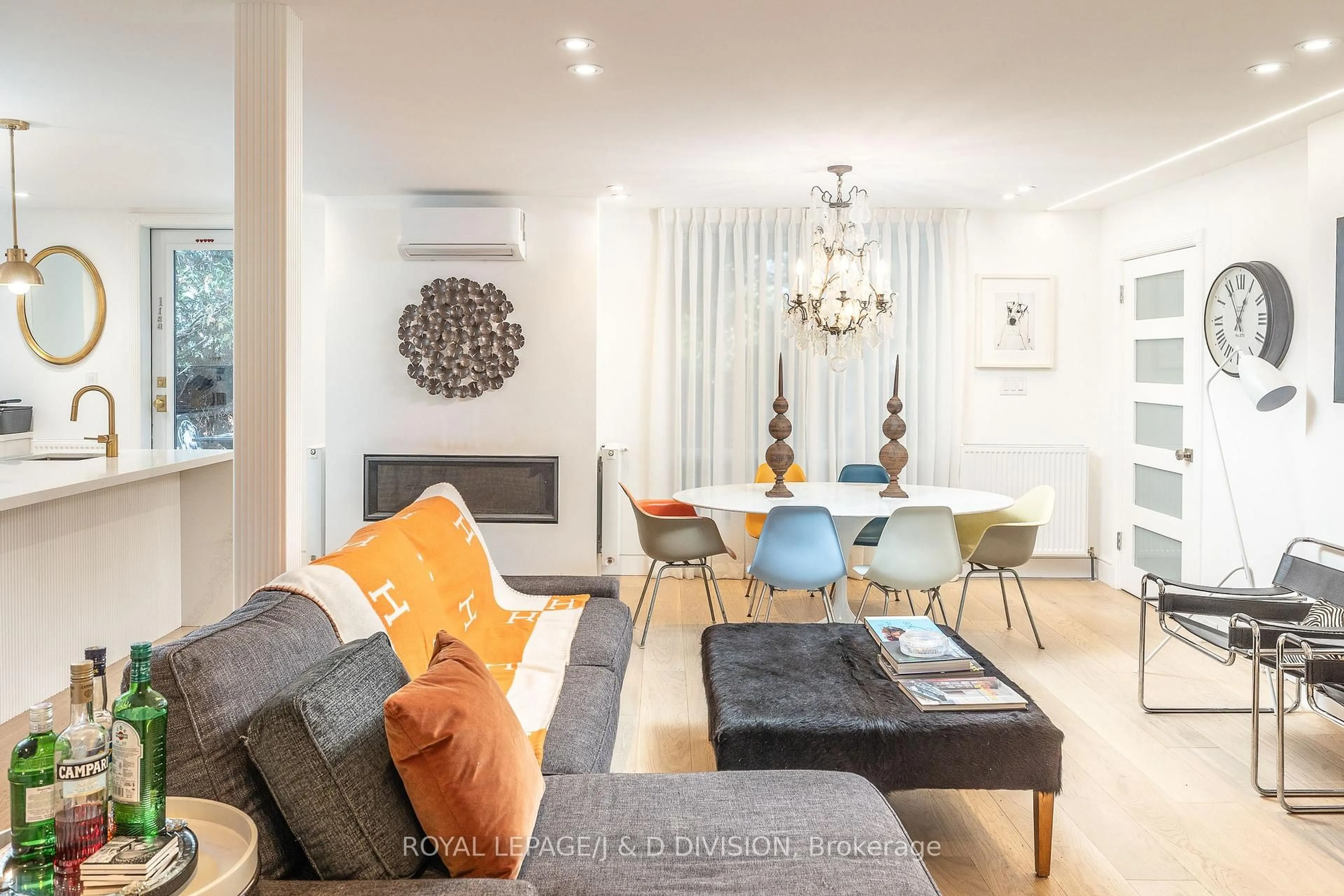 Living room with furniture, unknown for 1392 Avenue Rd, Toronto Ontario M5N 2H6