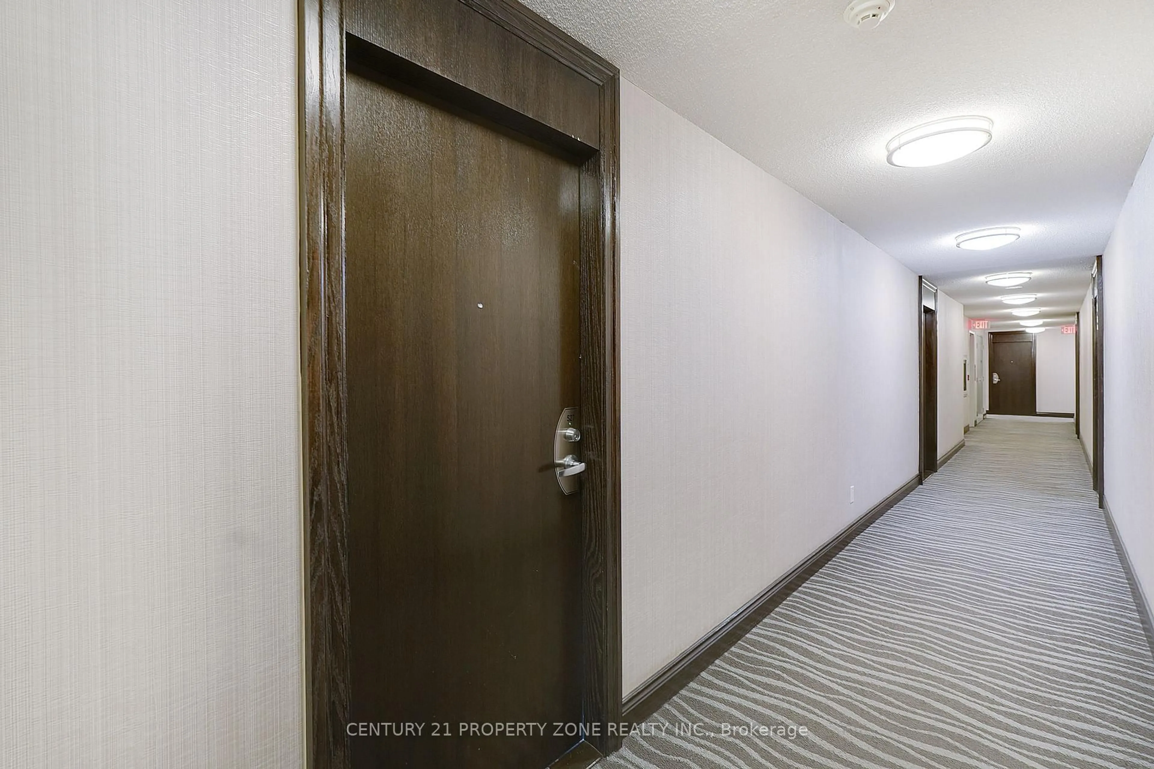 Indoor foyer for 25 Lower Simcoe St #527, Toronto Ontario M5J 3A1