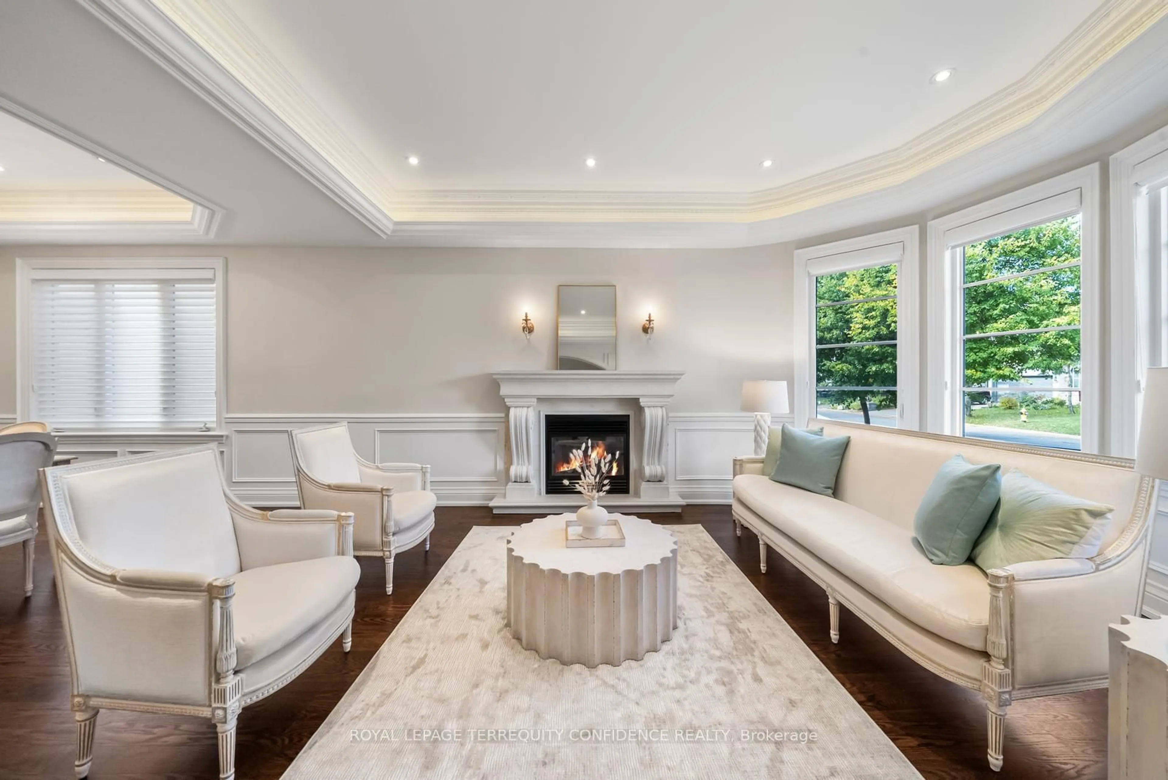 Living room with furniture, unknown for 255 Dunview Ave, Toronto Ontario M2N 4J3