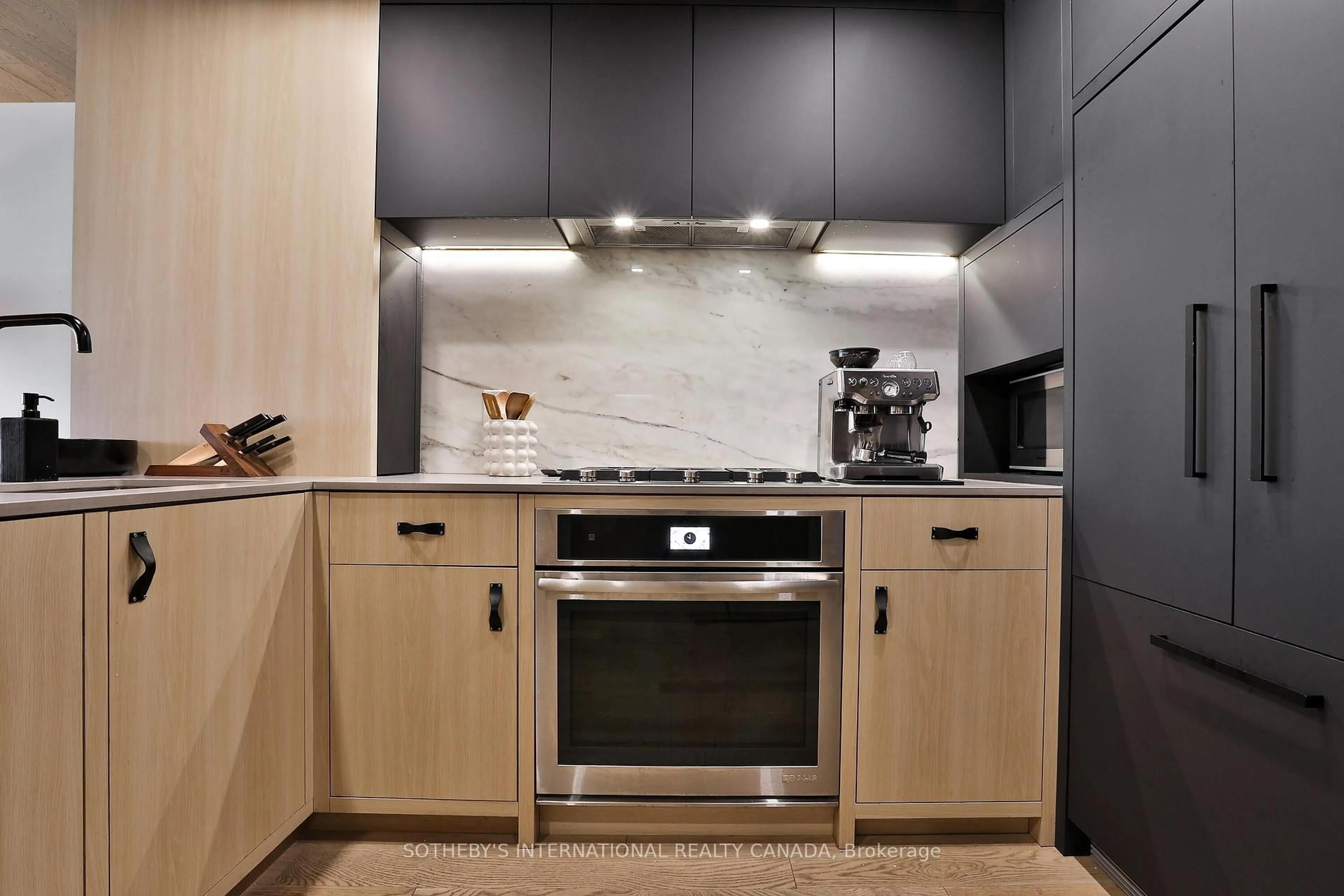 Standard kitchen, unknown for 45 Dovercourt Rd #302, Toronto Ontario M6J 3C2