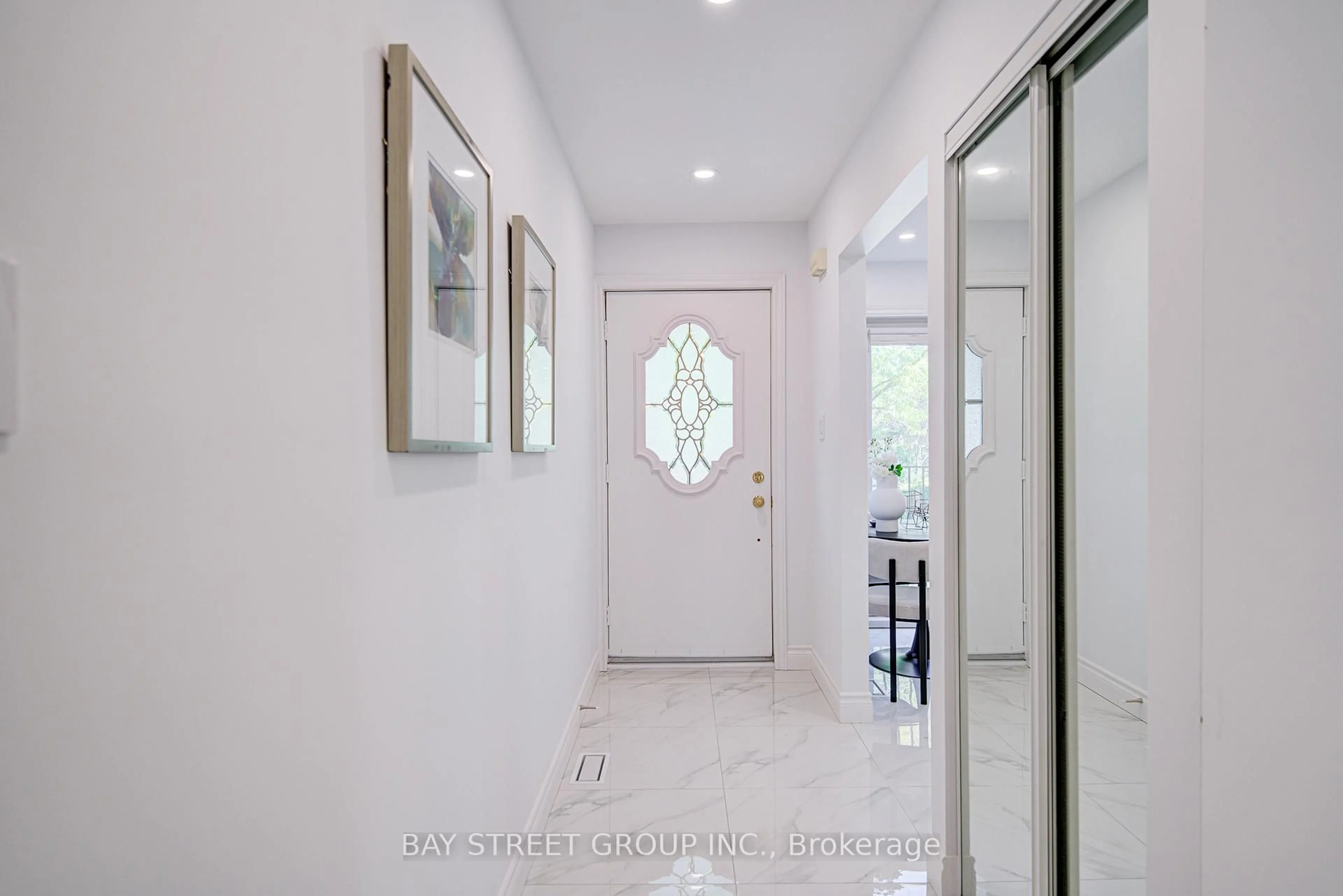 Indoor entryway for 33 Birchbank Lane #3, Toronto Ontario M3B 2Y2
