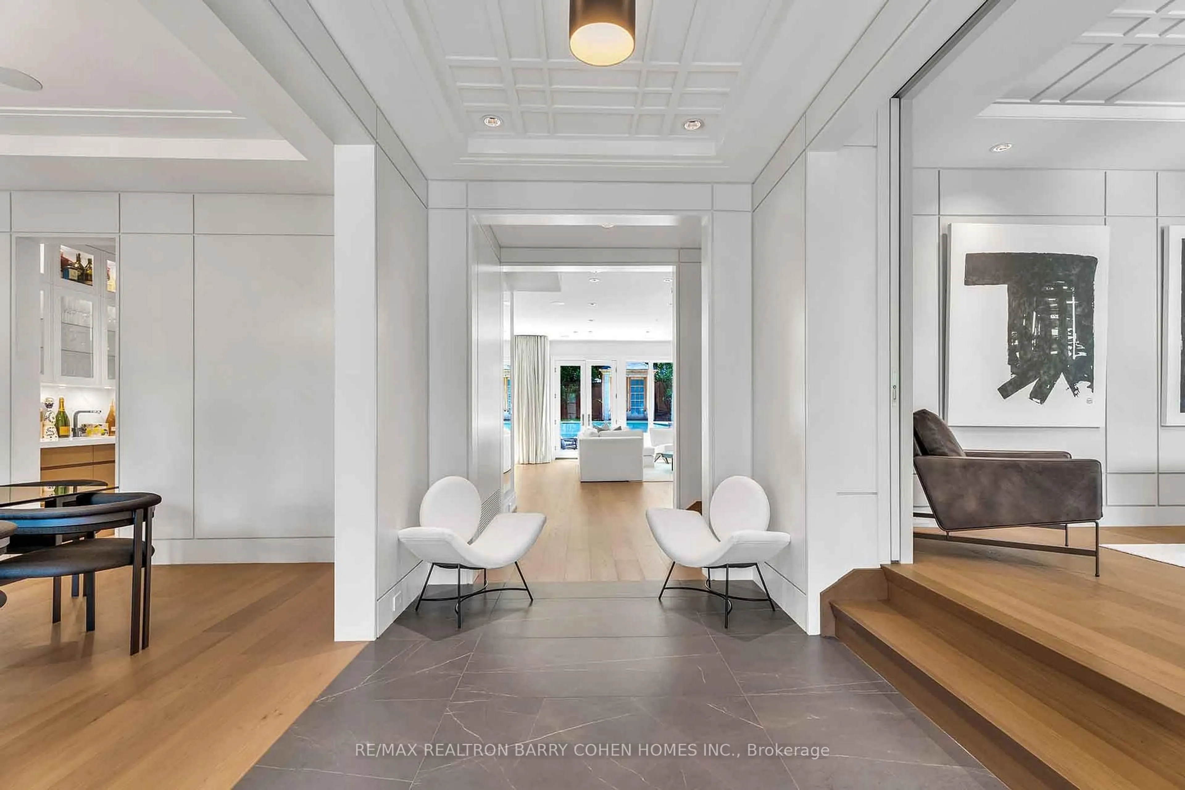 Indoor foyer for 91 Lawrence Cres, Toronto Ontario M4N 1N3