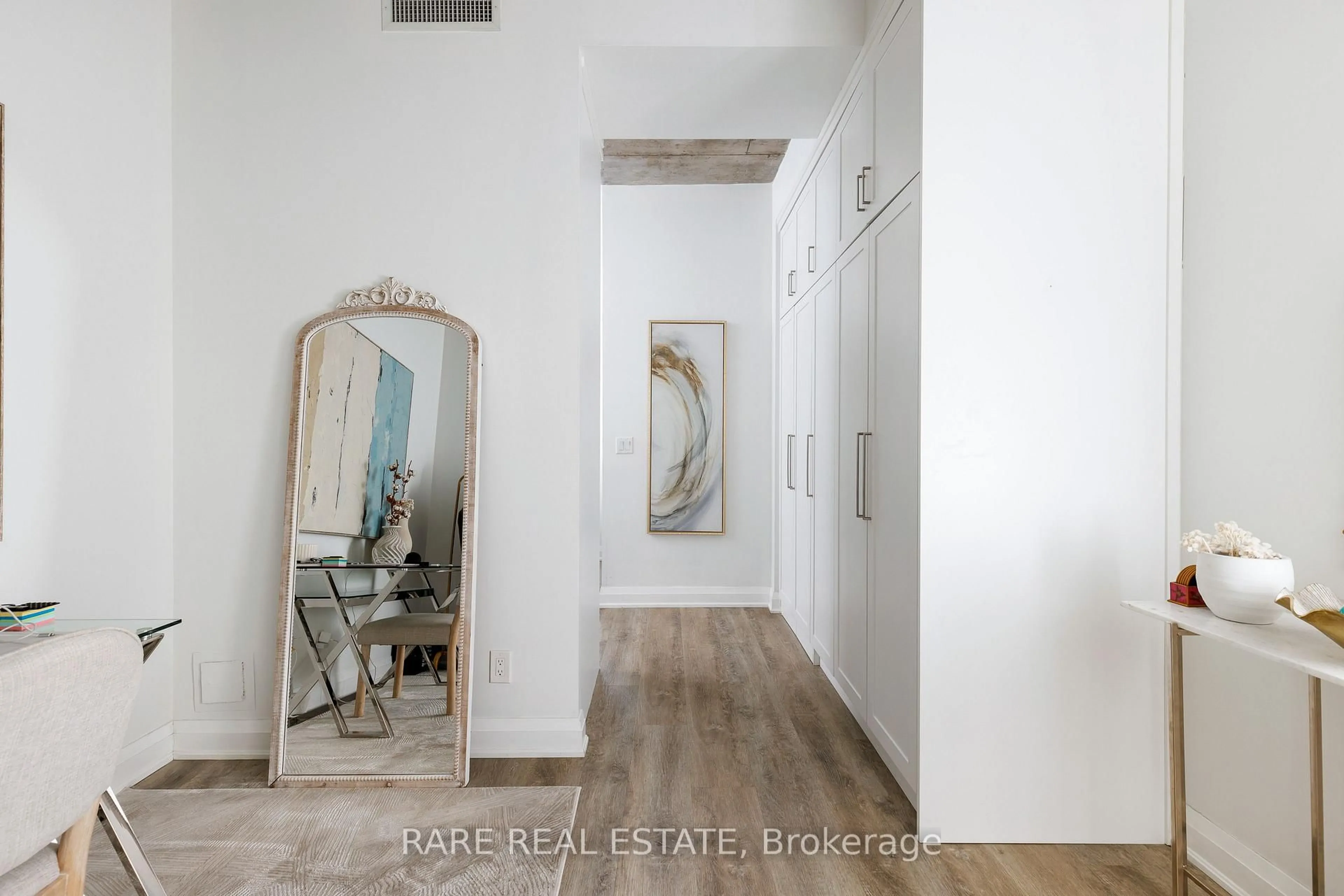 Indoor entryway for 23 Brant St #609, Toronto Ontario M5V 2L5