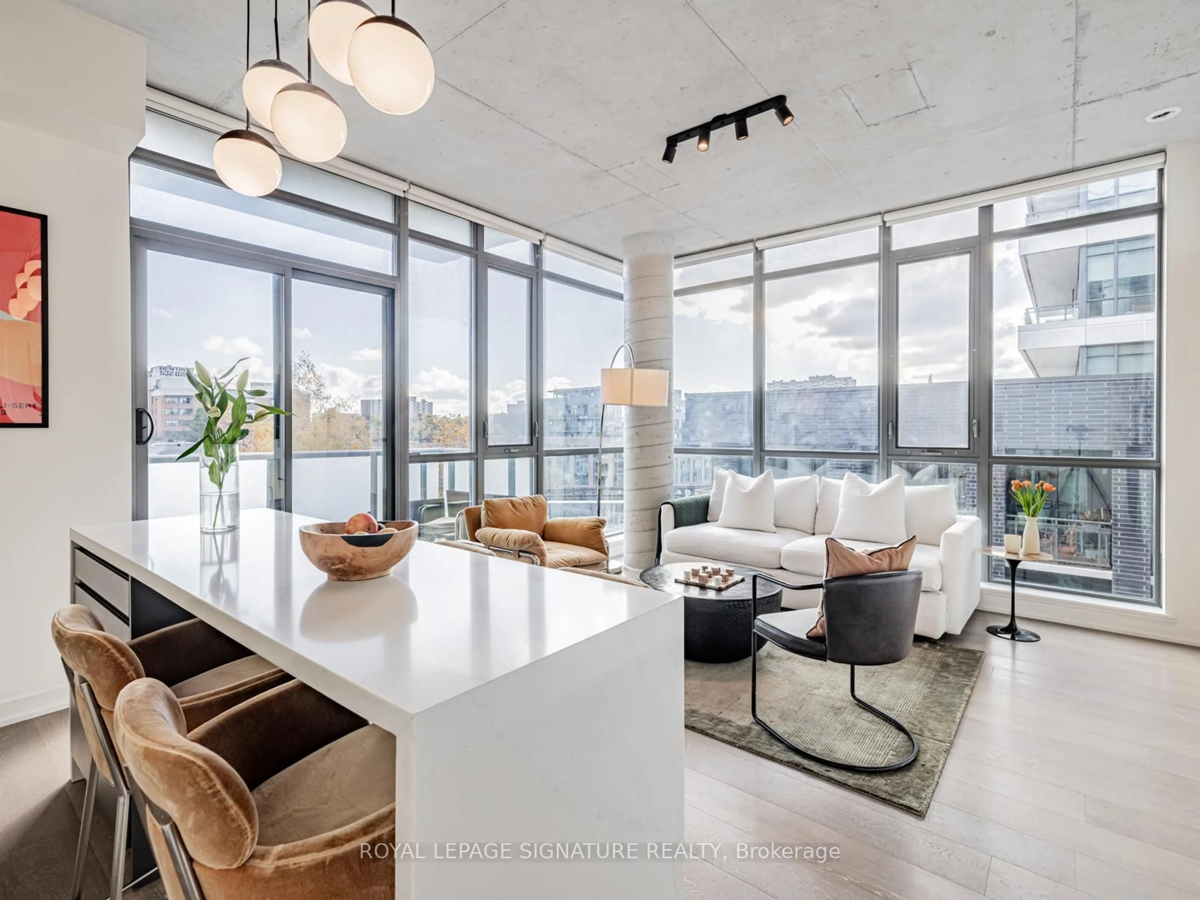 Open concept kitchen, unknown for 8 Gladstone Ave #514, Toronto Ontario M6J 0B3