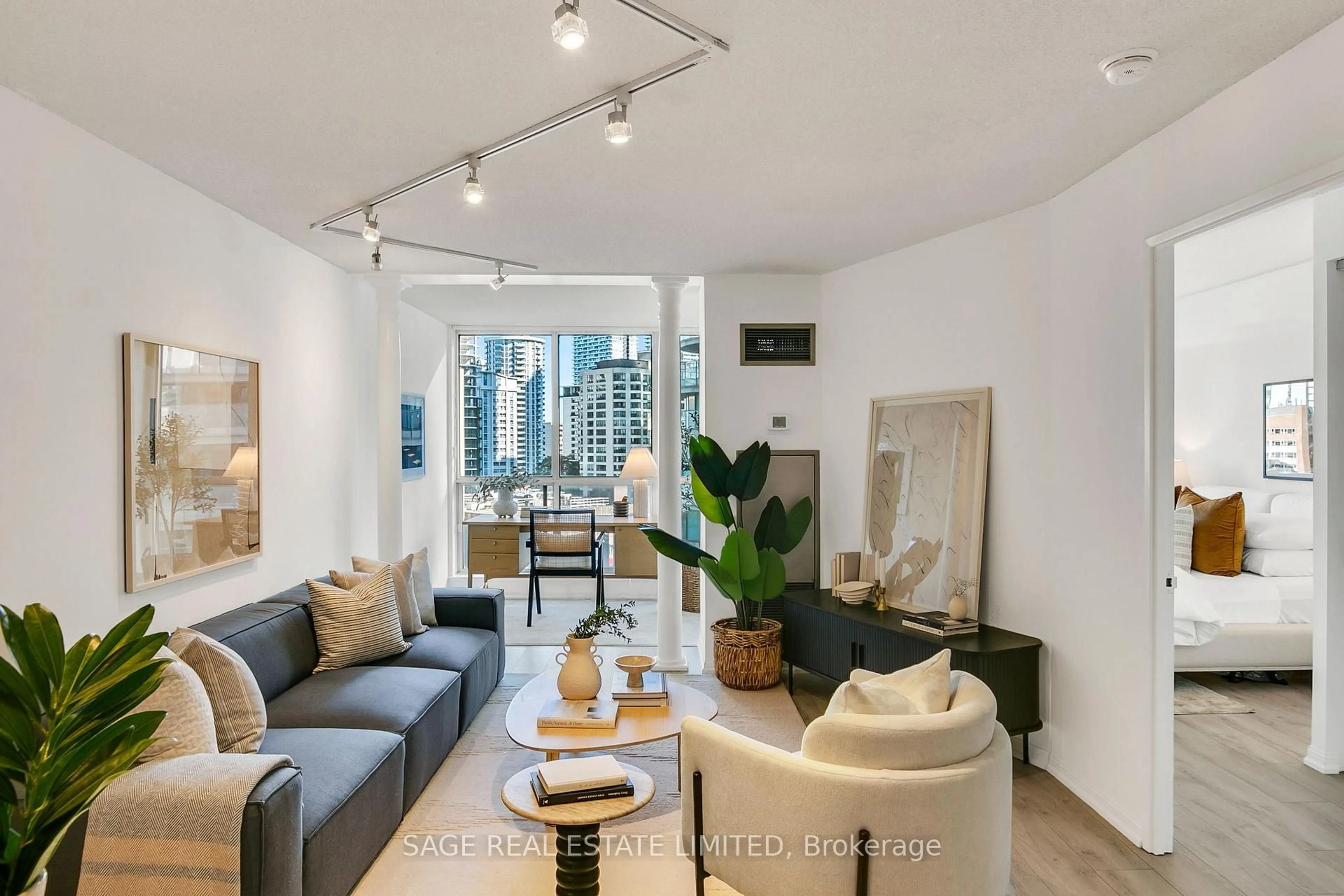 Living room with furniture, unknown for 24 Wellesley St #912, Toronto Ontario M4Y 2X6