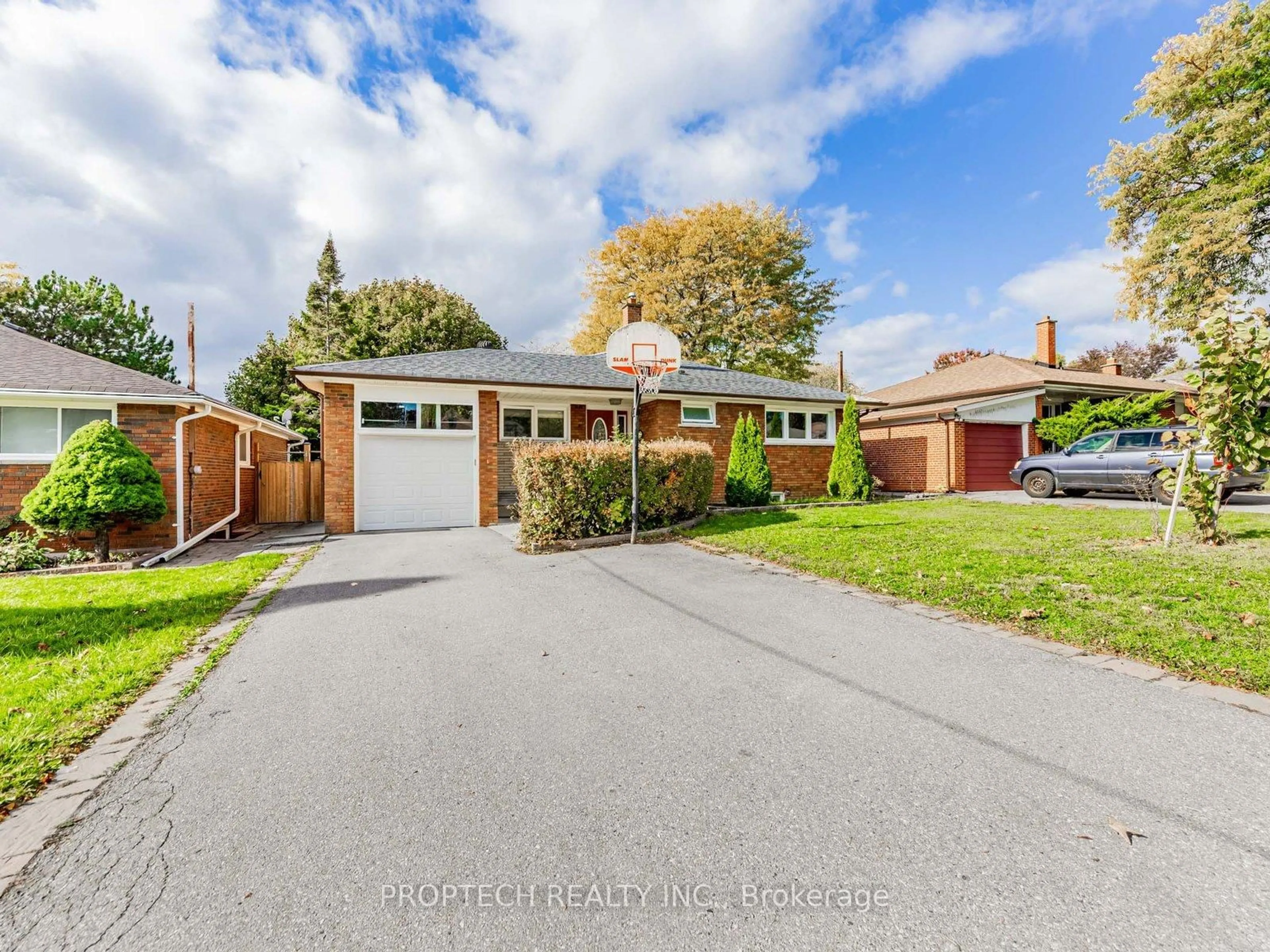 A pic from outside/outdoor area/front of a property/back of a property/a pic from drone, street for 16 Shaunavon Heights Cres, Toronto Ontario M3A 2P4