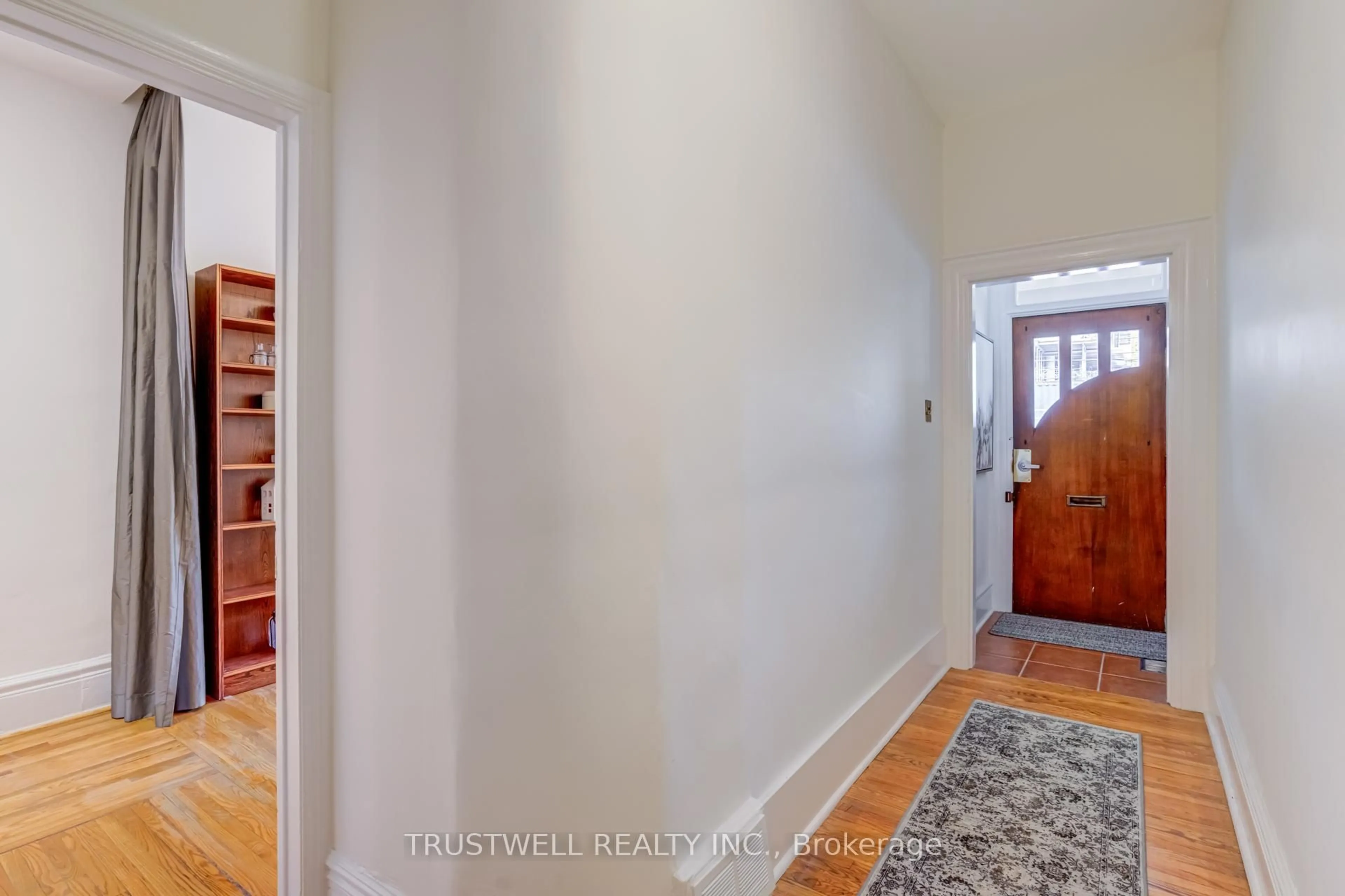 Indoor entryway for 71 Shaw St, Toronto Ontario M6J 2W3