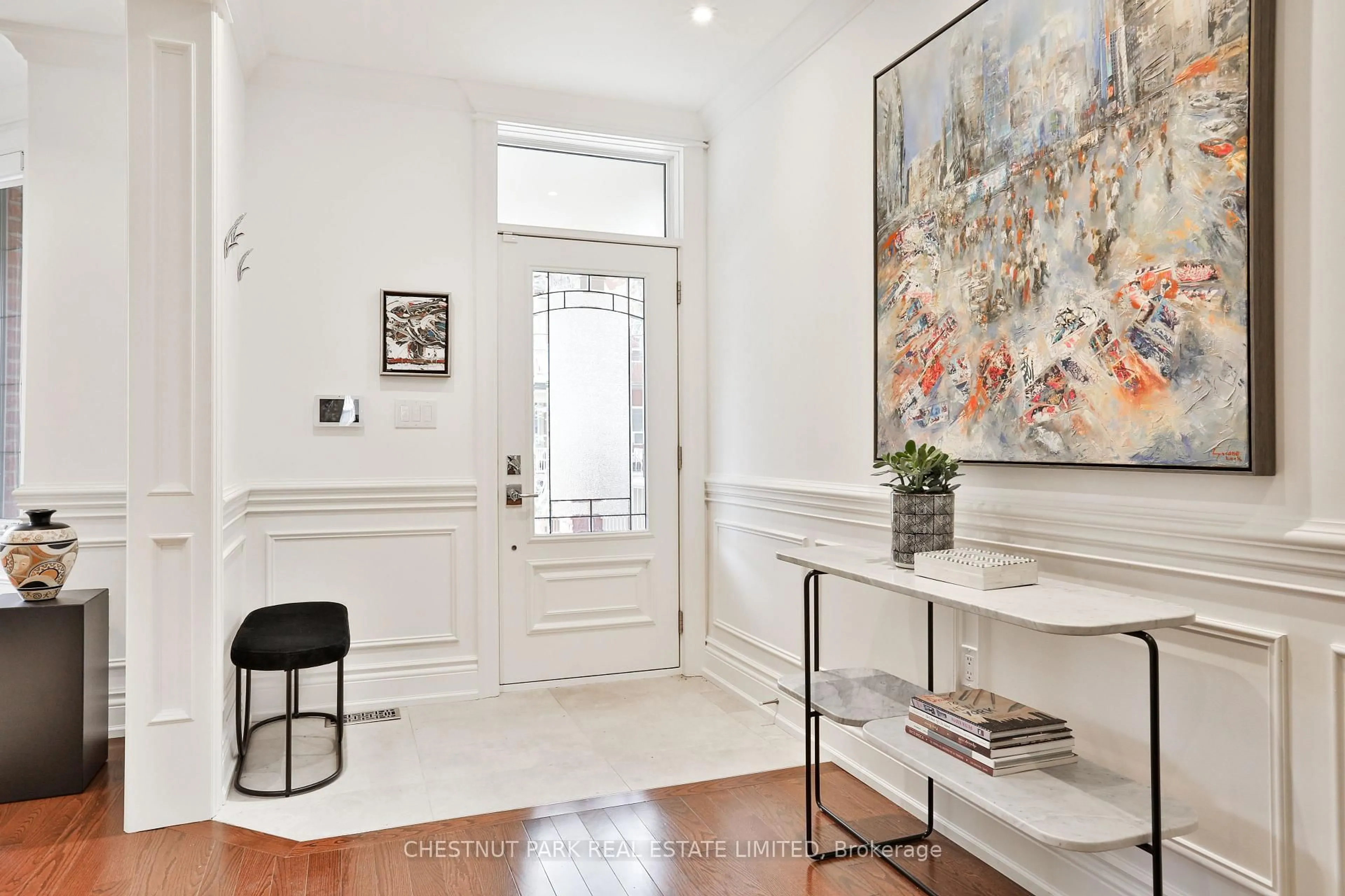 Indoor entryway for 215 Major St, Toronto Ontario M5S 2L4