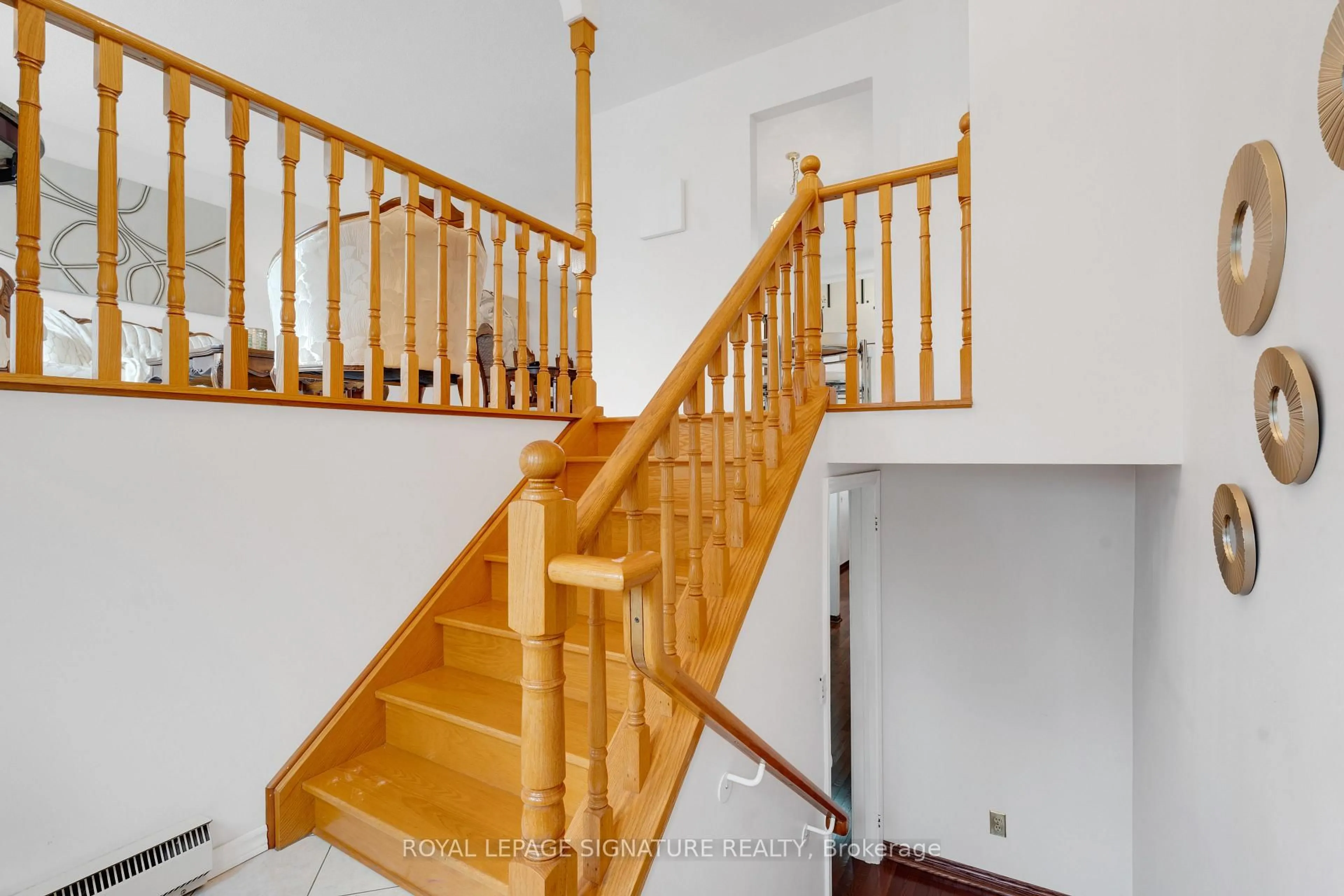 Stairs for 24 Chipwood Cres, Toronto Ontario M2J 3X7