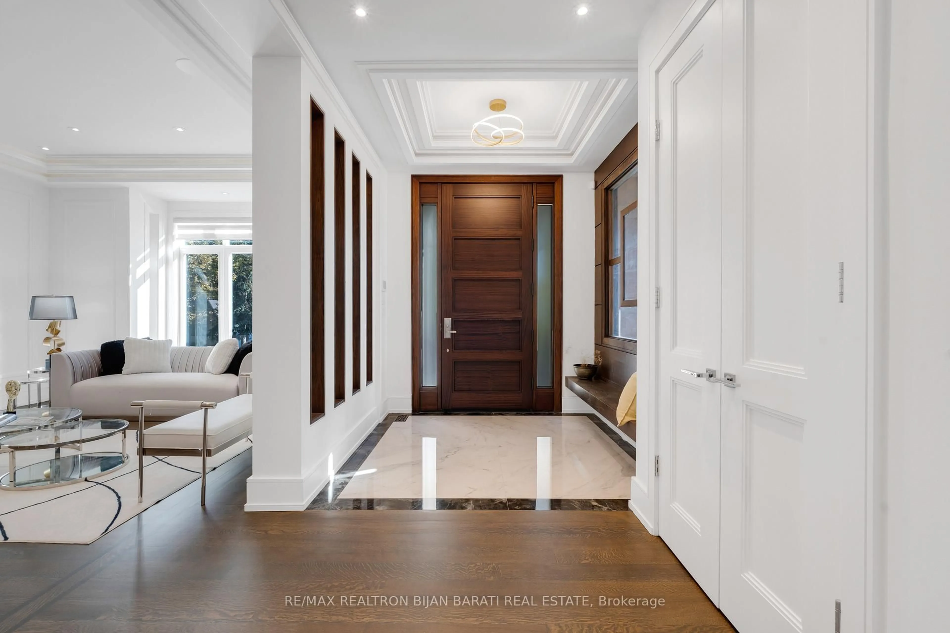 Indoor entryway for 298 Hollywood Ave, Toronto Ontario M2N 3L2