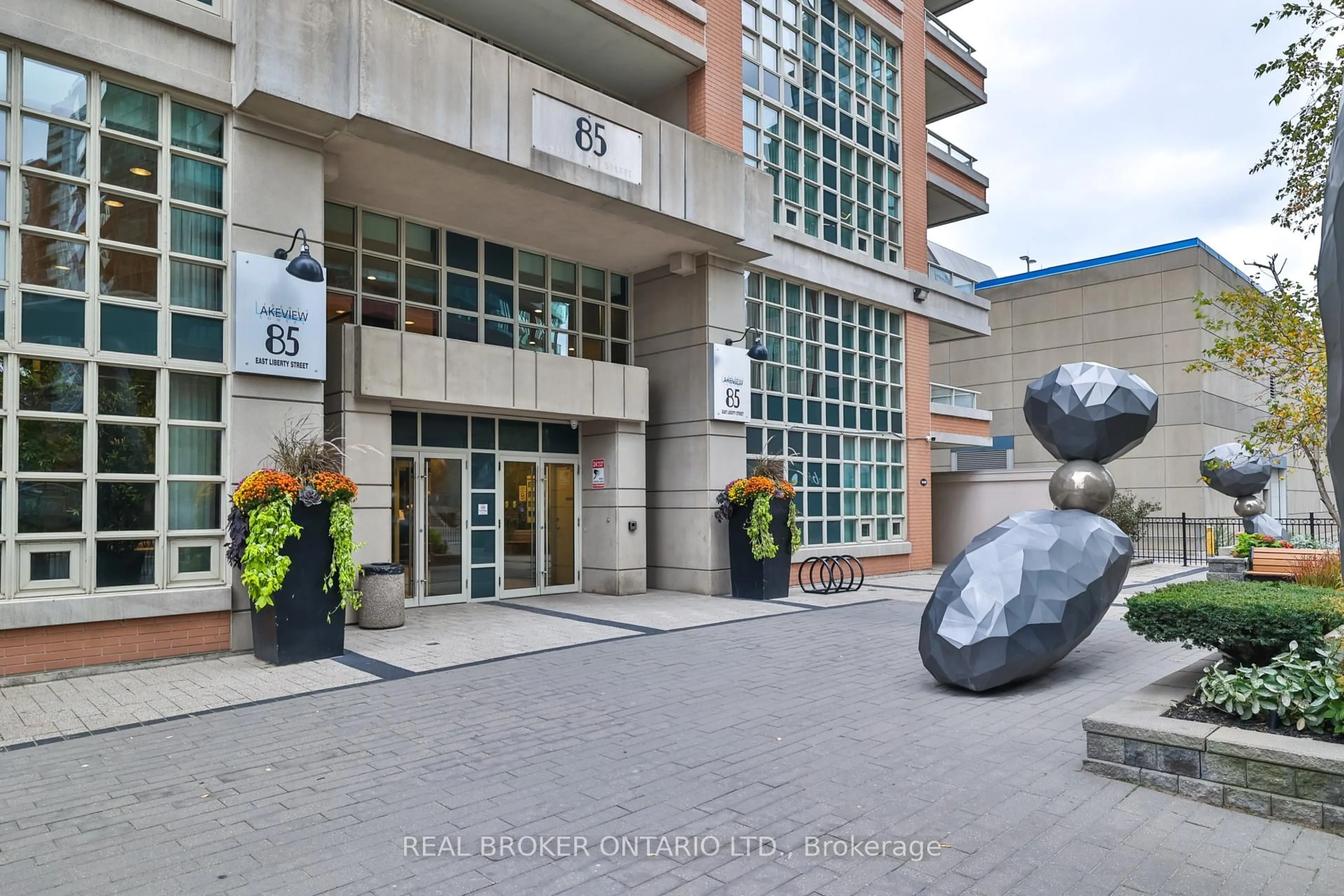 Indoor foyer for 85 East Liberty St #1219, Toronto Ontario M6K 3R4