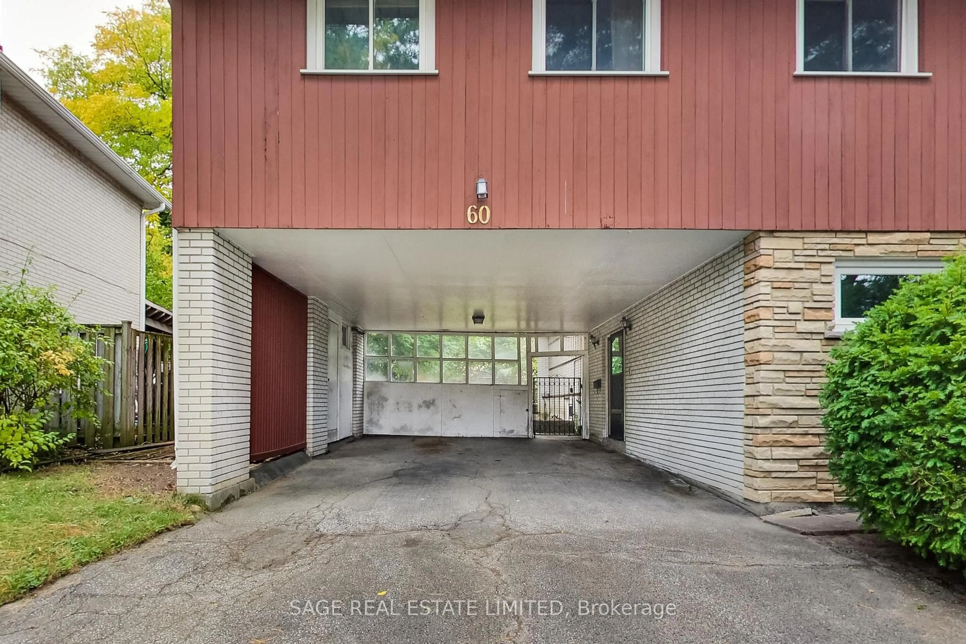 Indoor garage for 60 Hopperton Dr, Toronto Ontario M2L 2S6