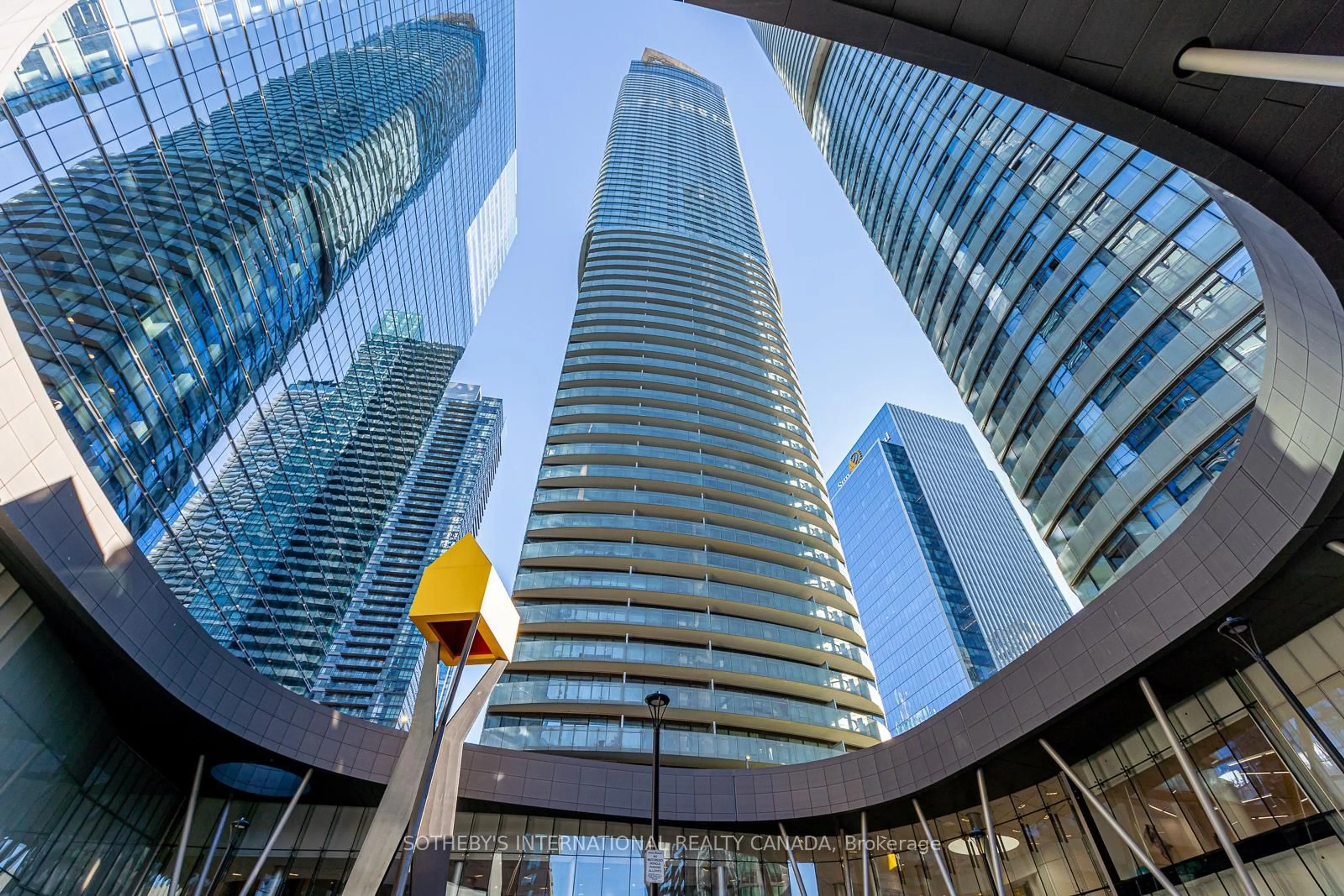 Indoor foyer for 12 York St #3505, Toronto Ontario M5J 0A9