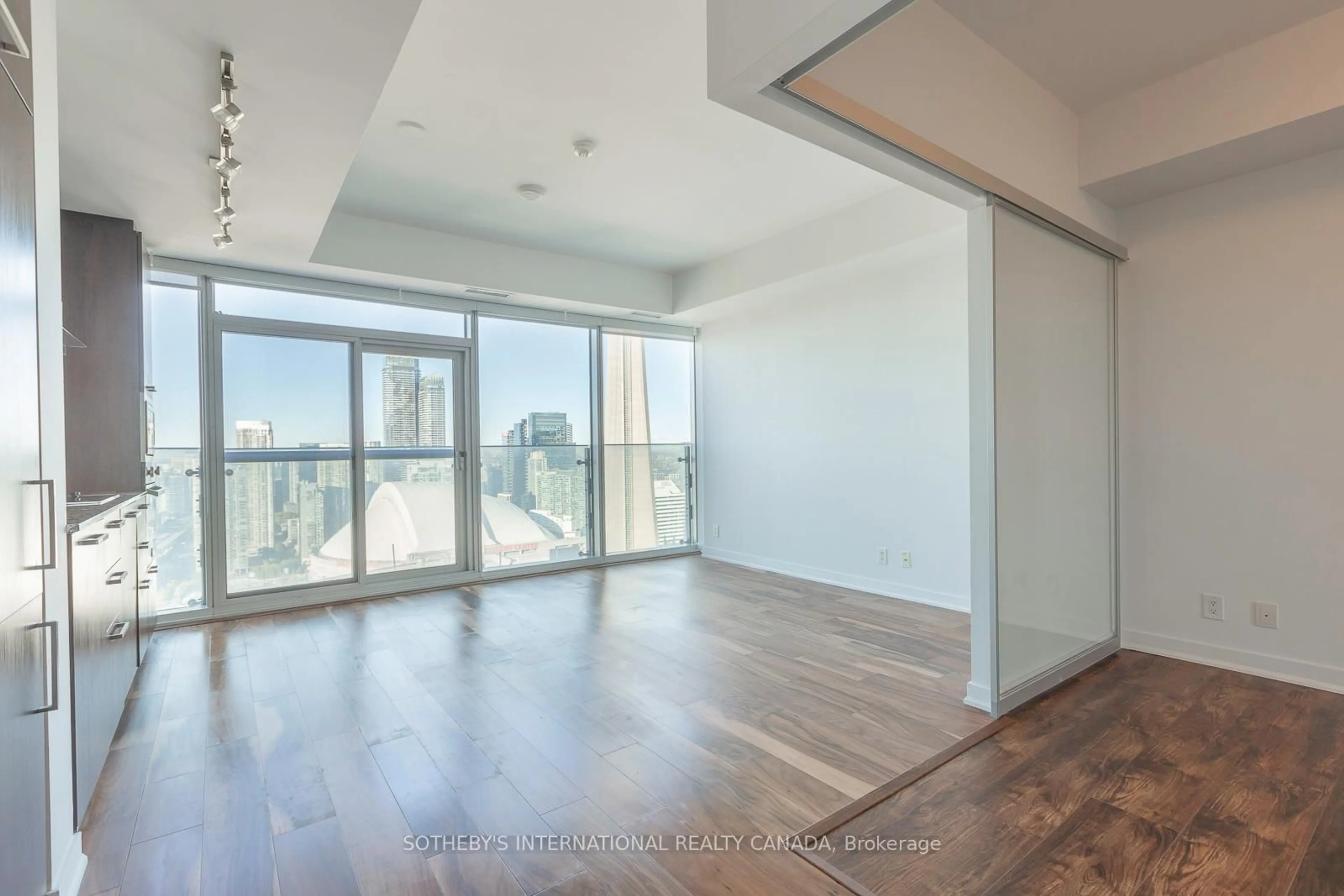A pic of a room for 12 York St #3505, Toronto Ontario M5J 0A9