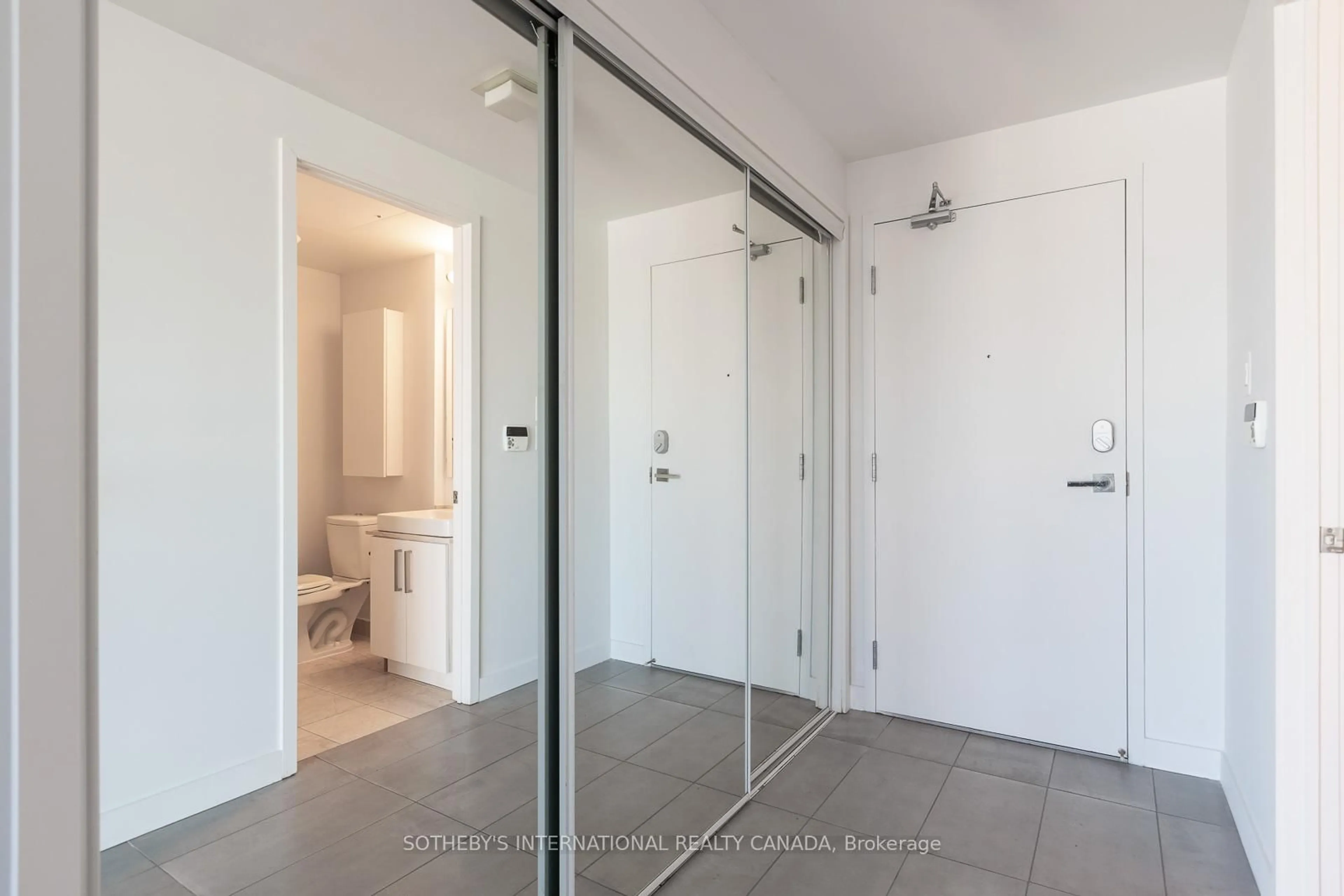 Unknown for 12 York St #3505, Toronto Ontario M5J 0A9