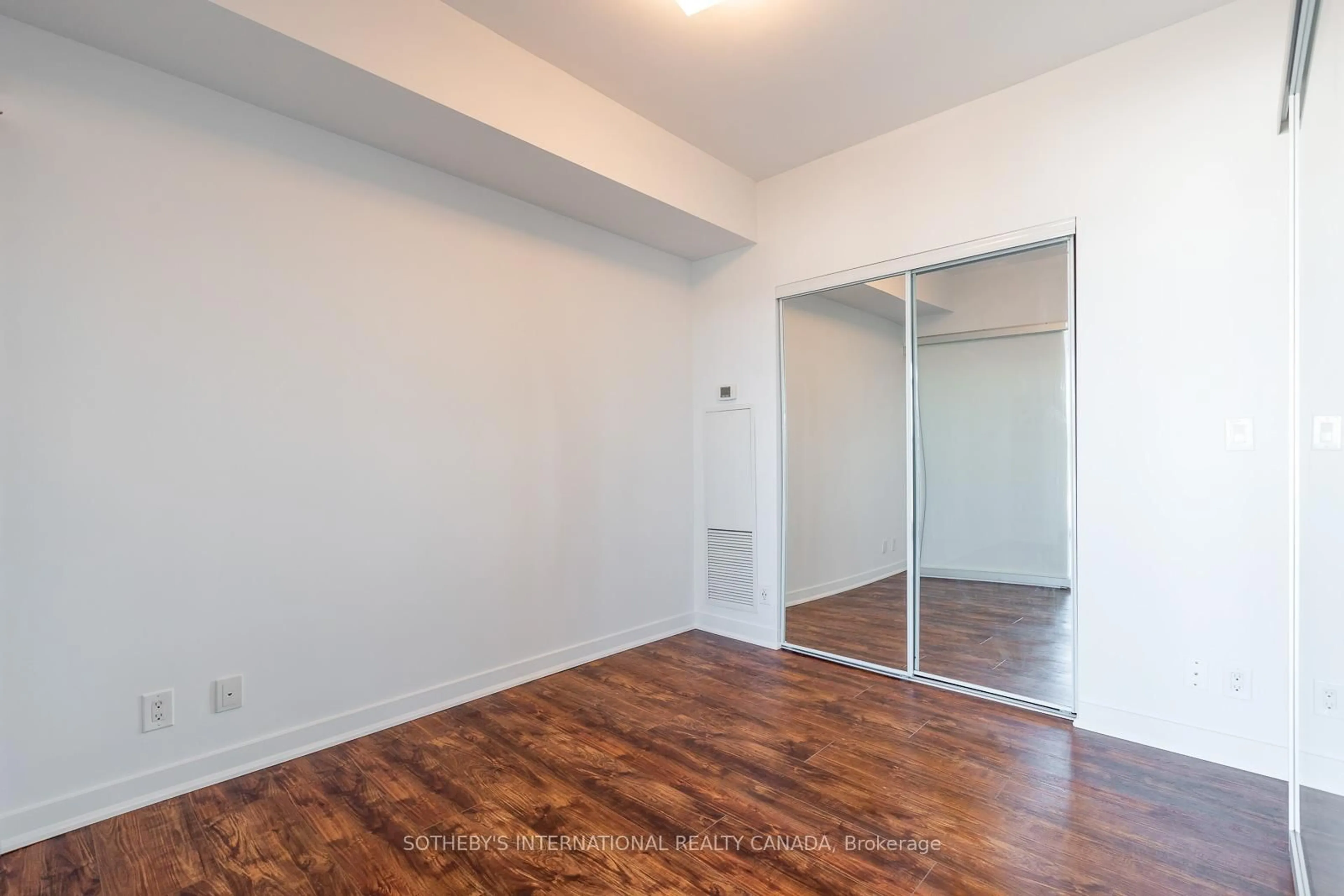 A pic of a room for 12 York St #3505, Toronto Ontario M5J 0A9
