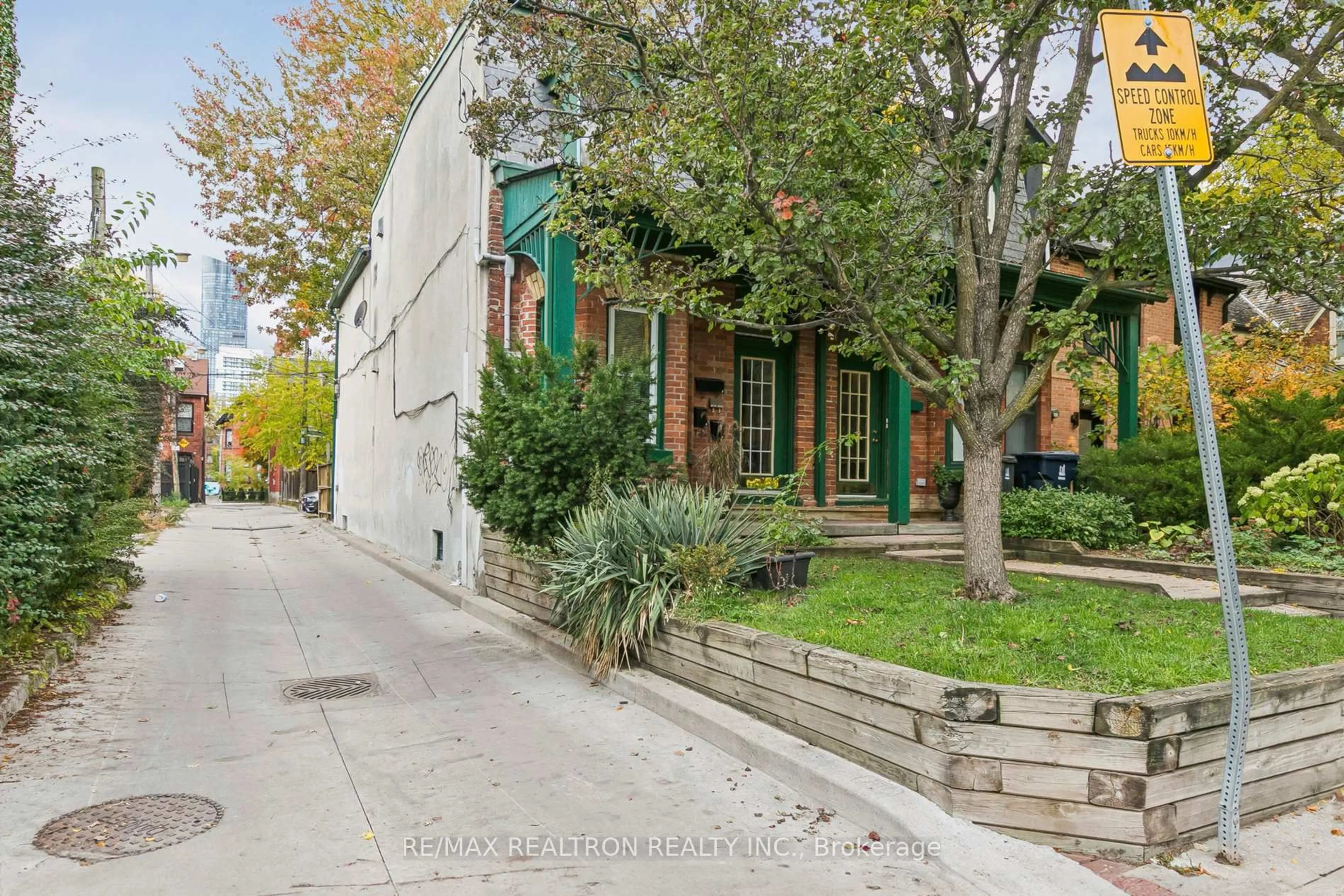 Patio, street for 414 Ontario St, Toronto Ontario M5A 2W1