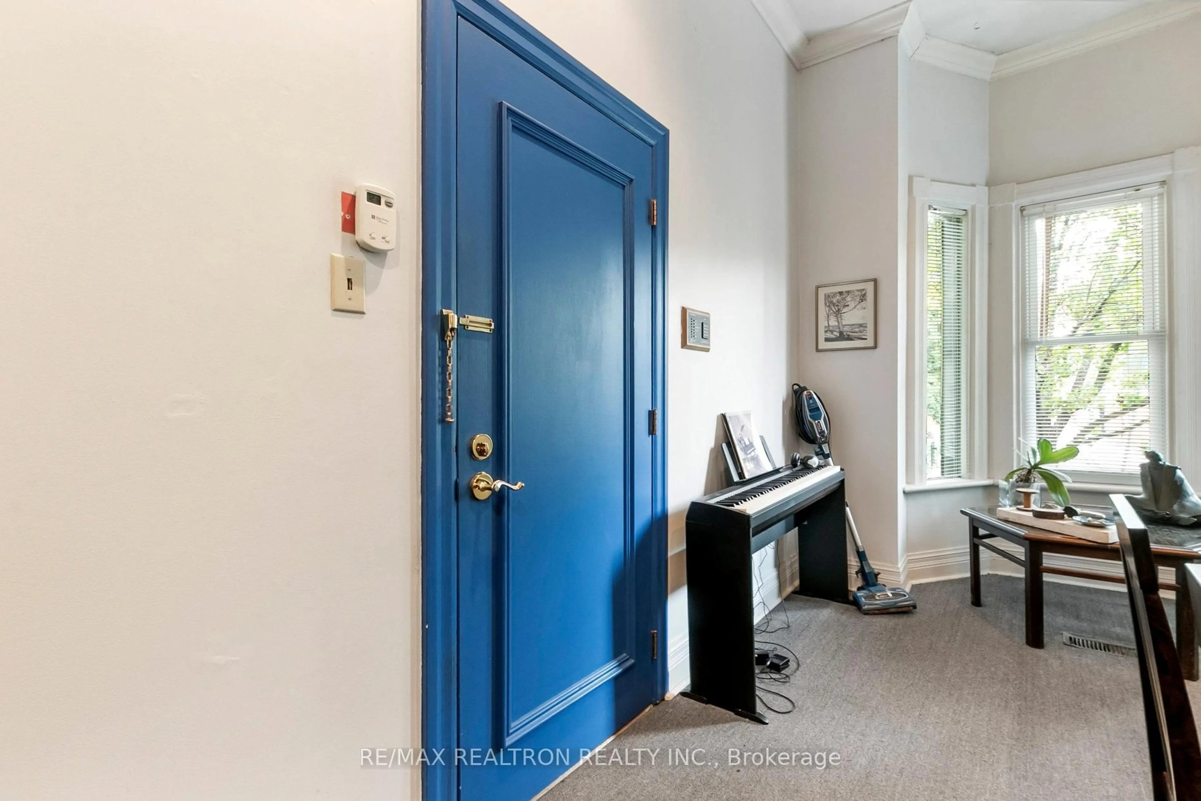 Indoor entryway for 414 Ontario St, Toronto Ontario M5A 2W1