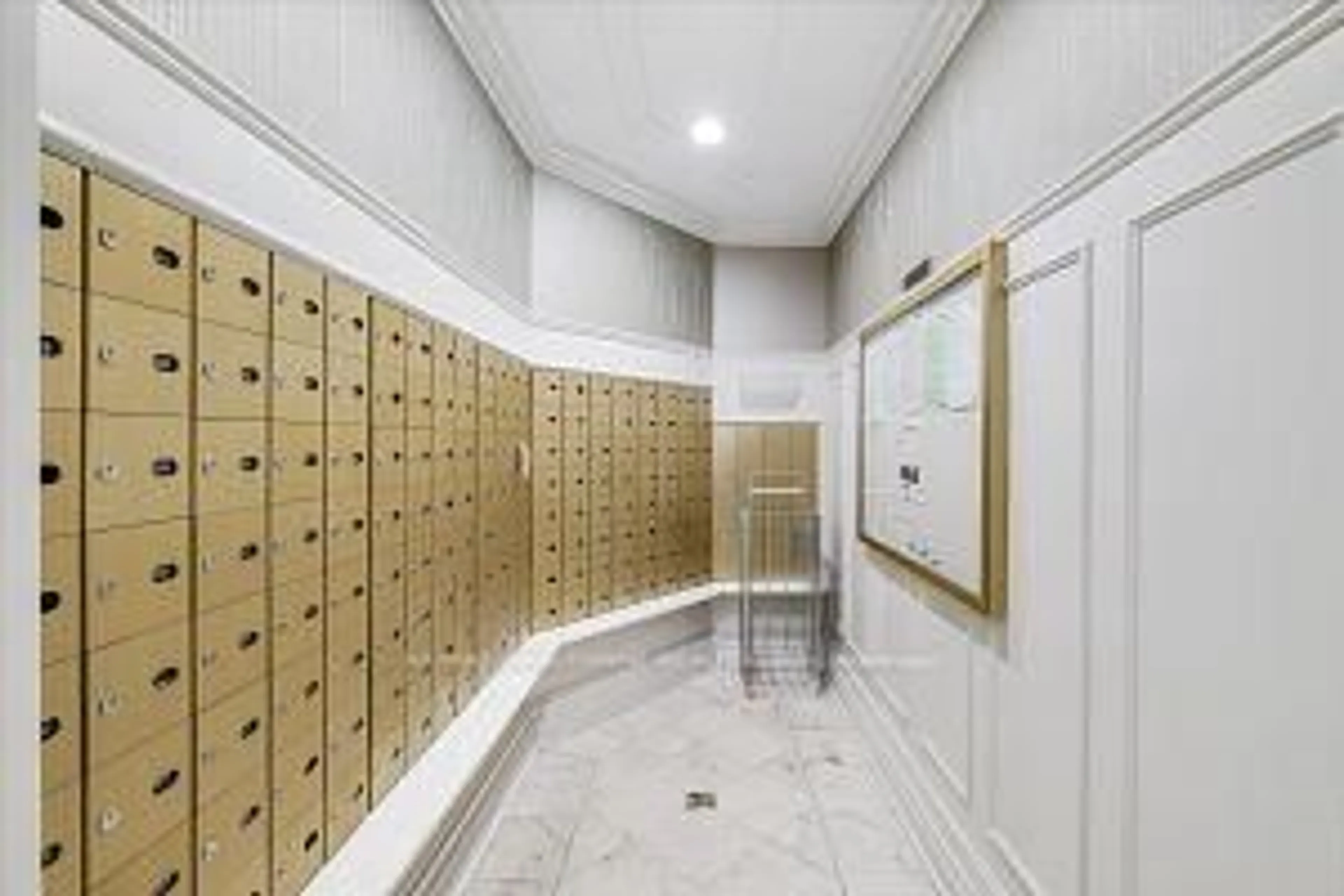 Indoor foyer for 88 Grandview Way #302, Toronto Ontario M2N 6V6