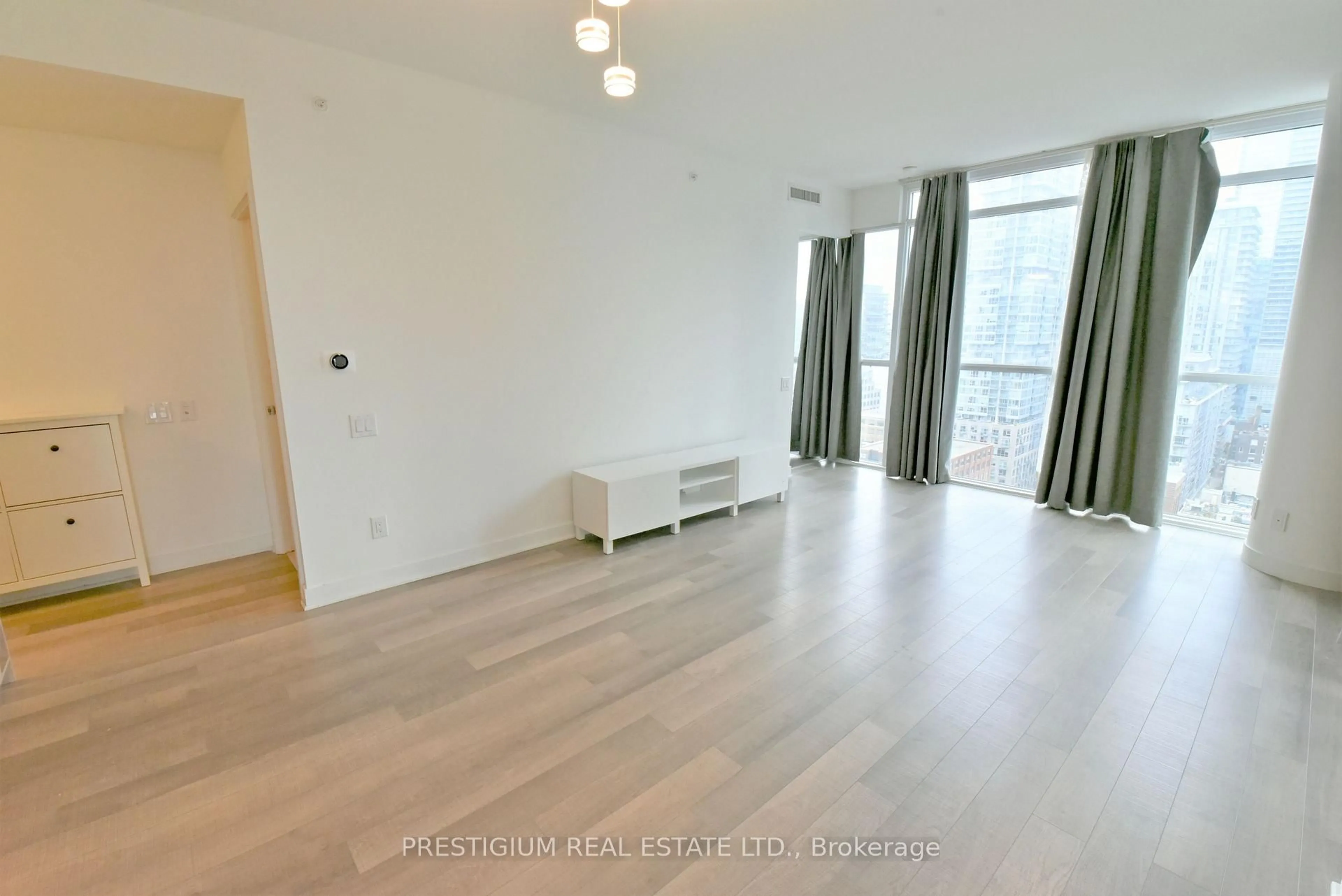 A pic of a room for 290 Adelaide St #1910, Toronto Ontario M5V 0P3