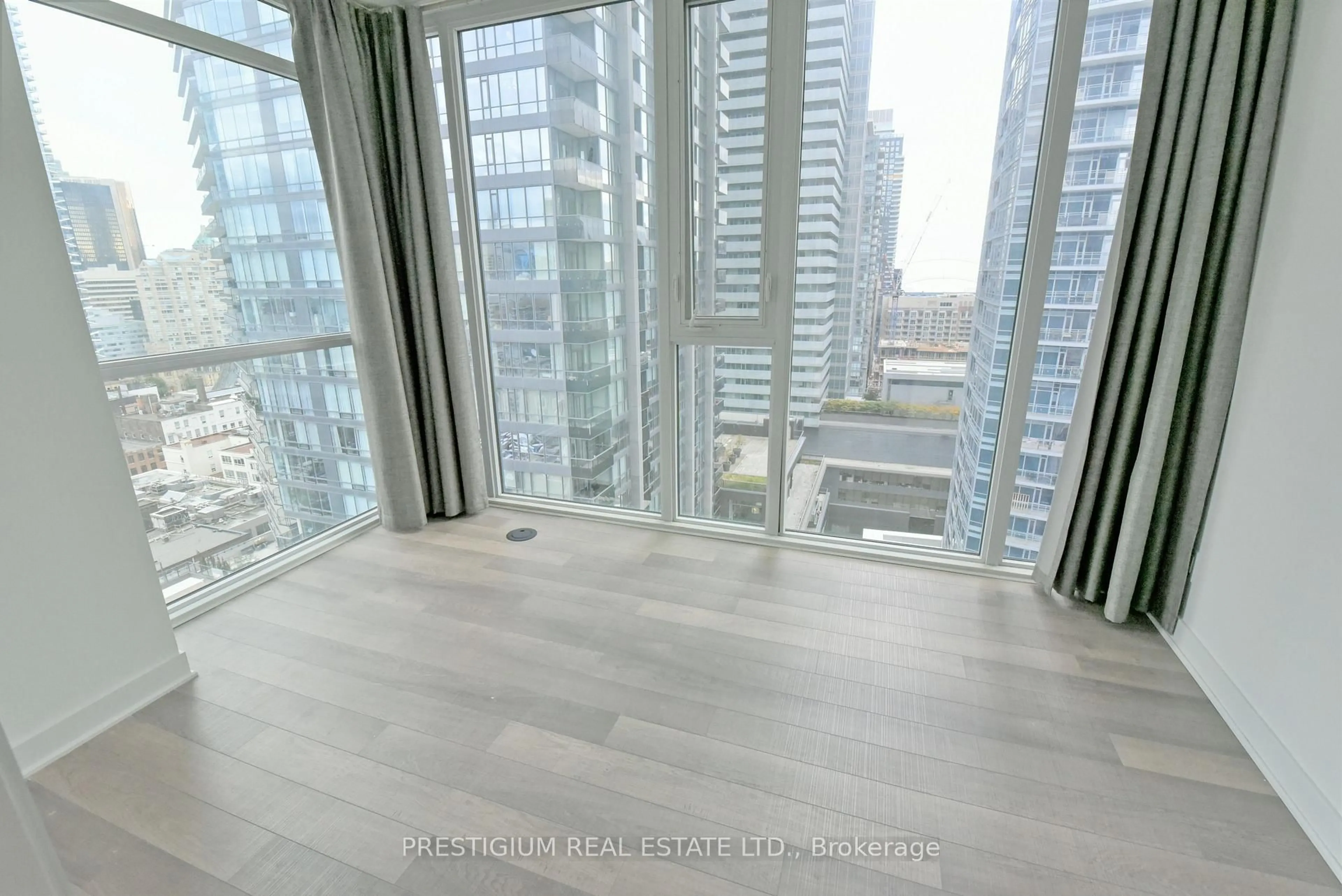 A pic of a room for 290 Adelaide St #1910, Toronto Ontario M5V 0P3