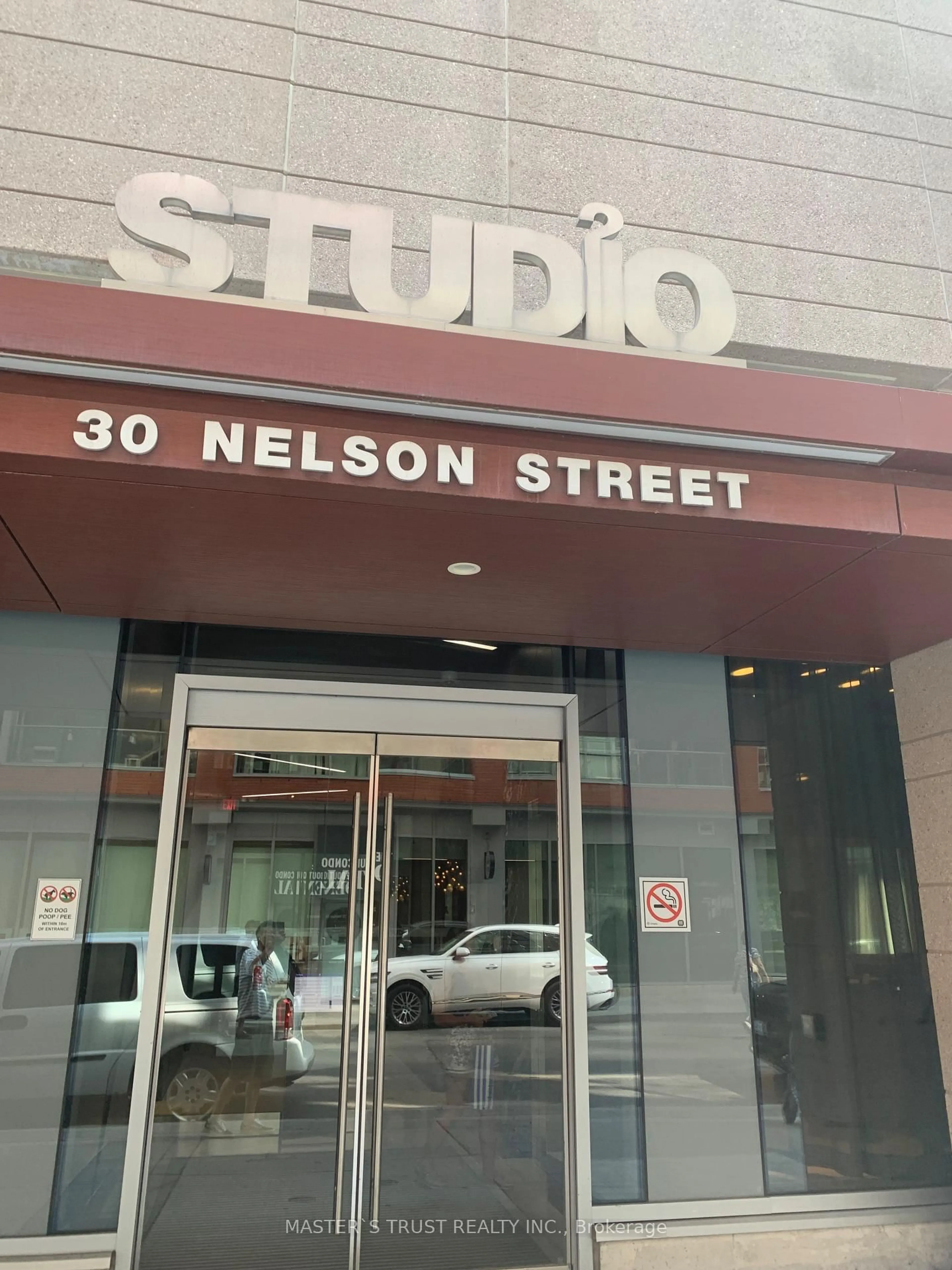 Indoor foyer for 30 Nelson St #2406, Toronto Ontario M5V 0H5