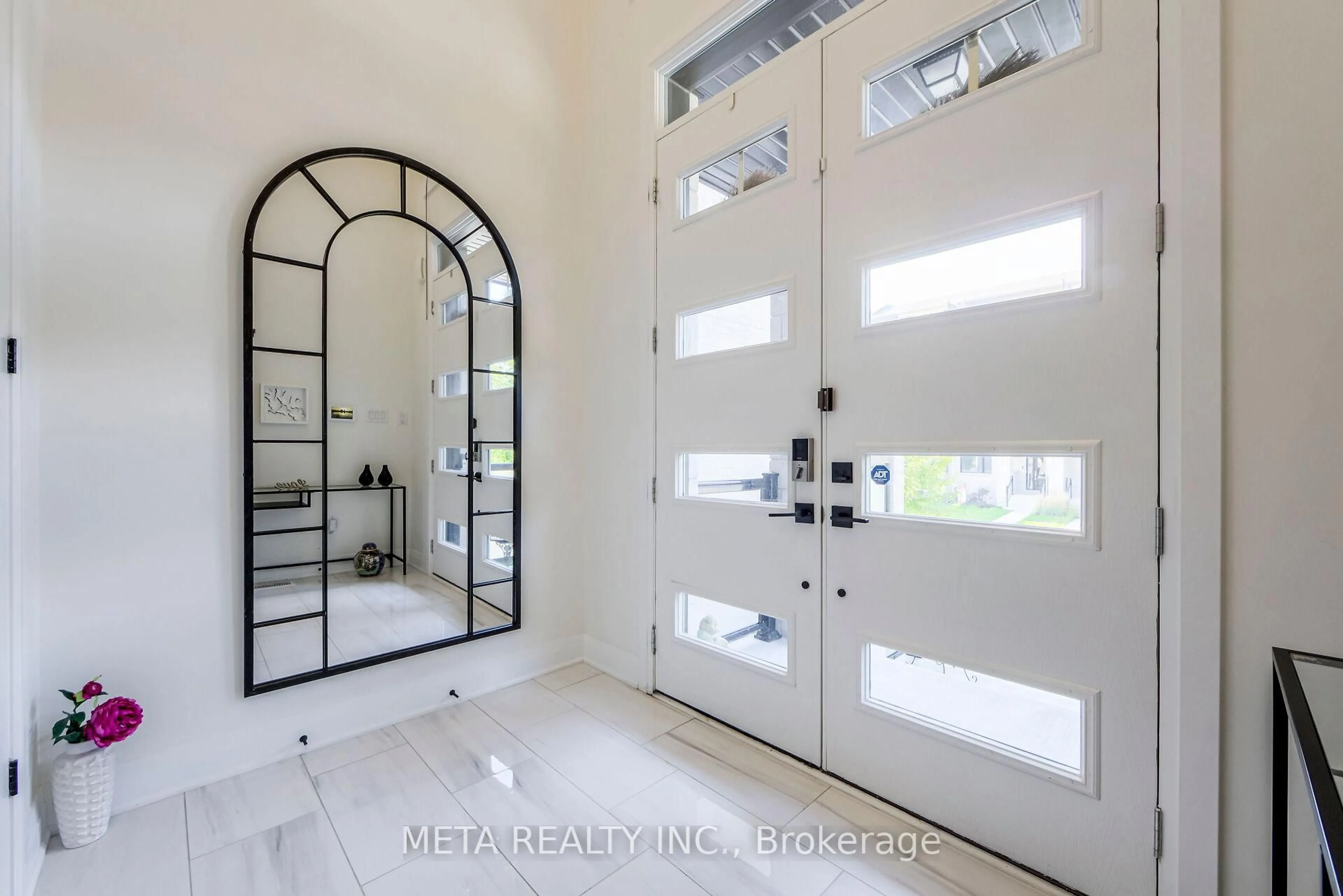 Indoor entryway for 23 Hollyhock Crt, Toronto Ontario M3B 0B4