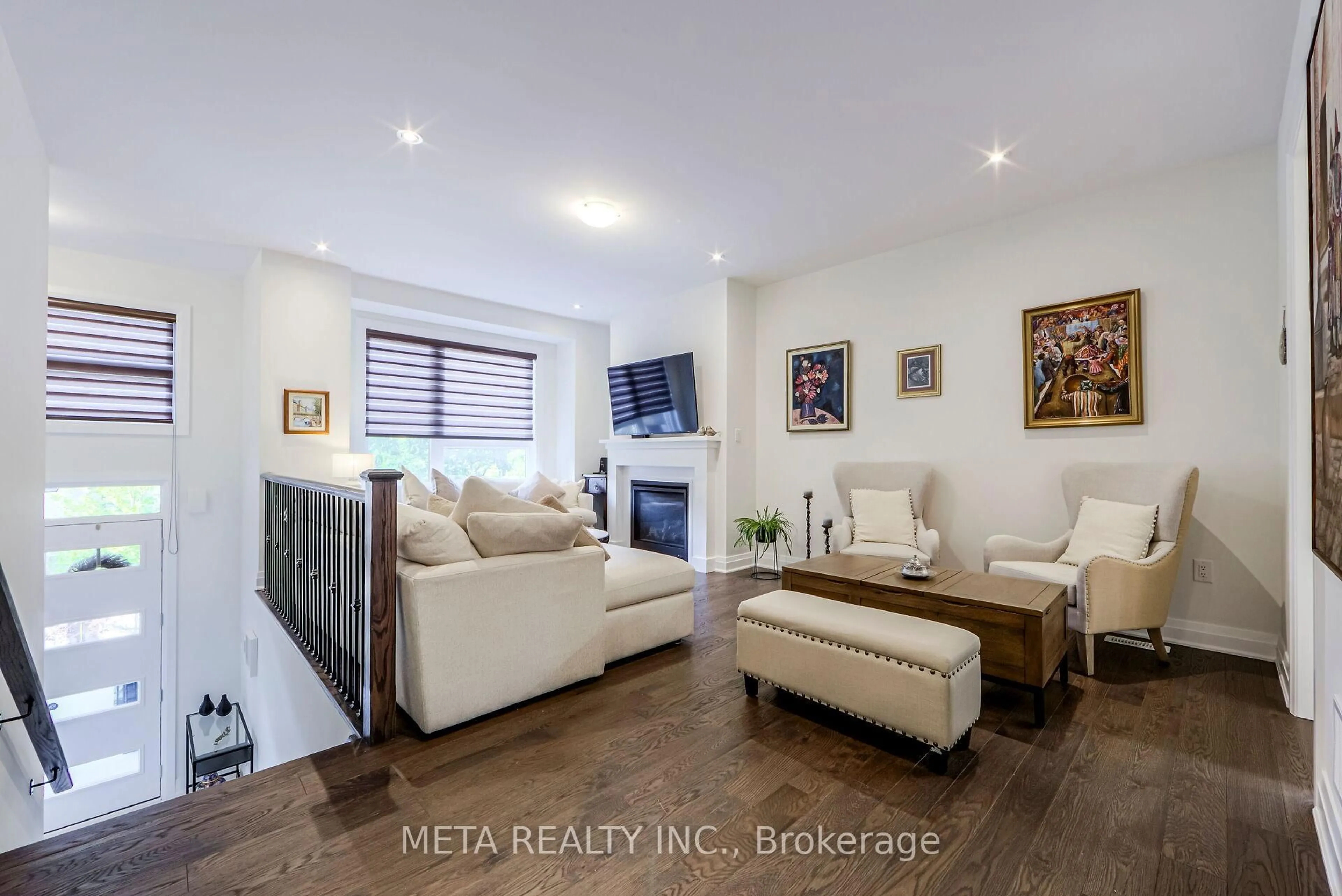 Living room with furniture, unknown for 23 Hollyhock Crt, Toronto Ontario M3B 0B4