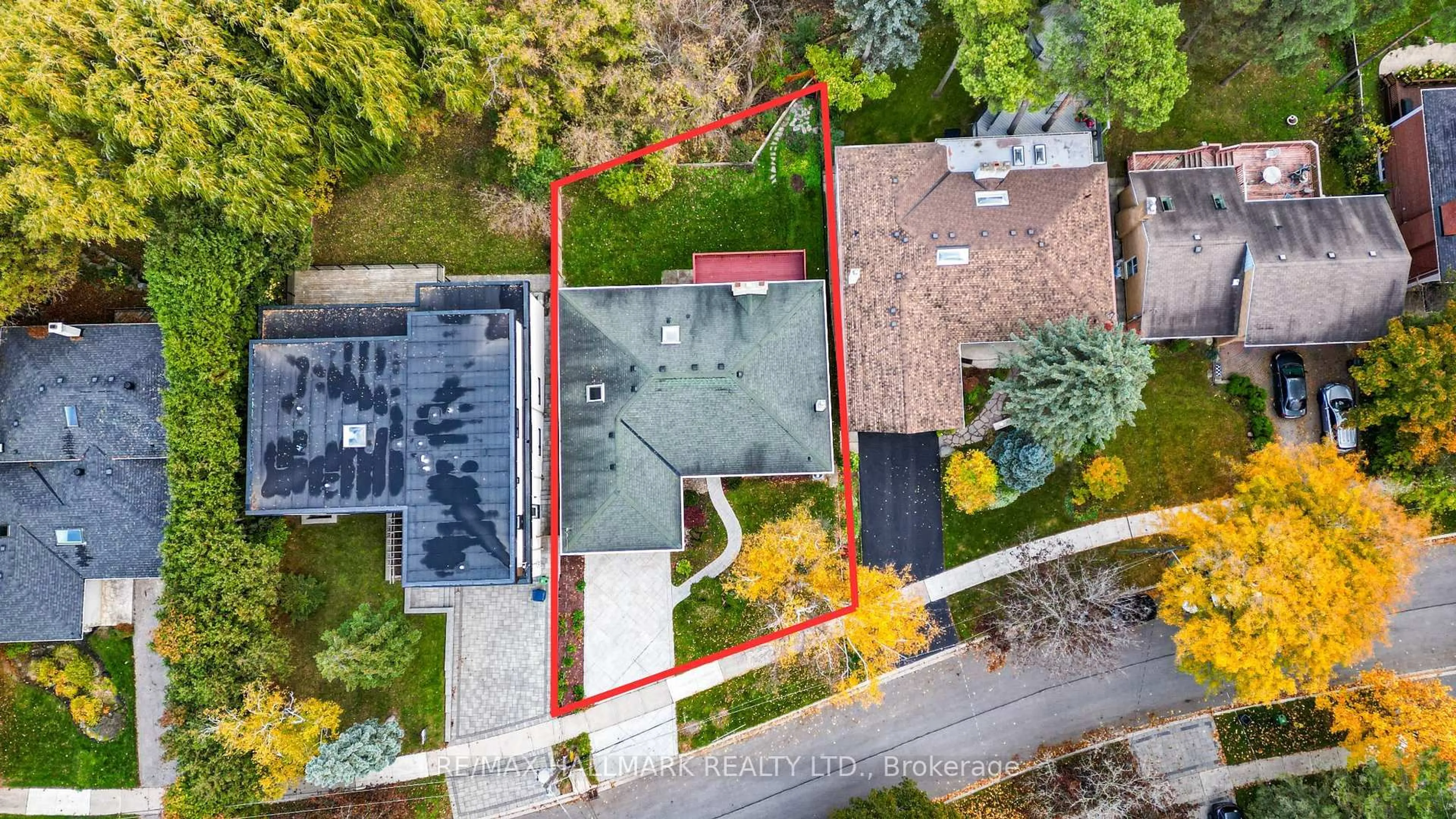 A pic from outside/outdoor area/front of a property/back of a property/a pic from drone, street for 109 Banstock Dr, Toronto Ontario M2K 2H7