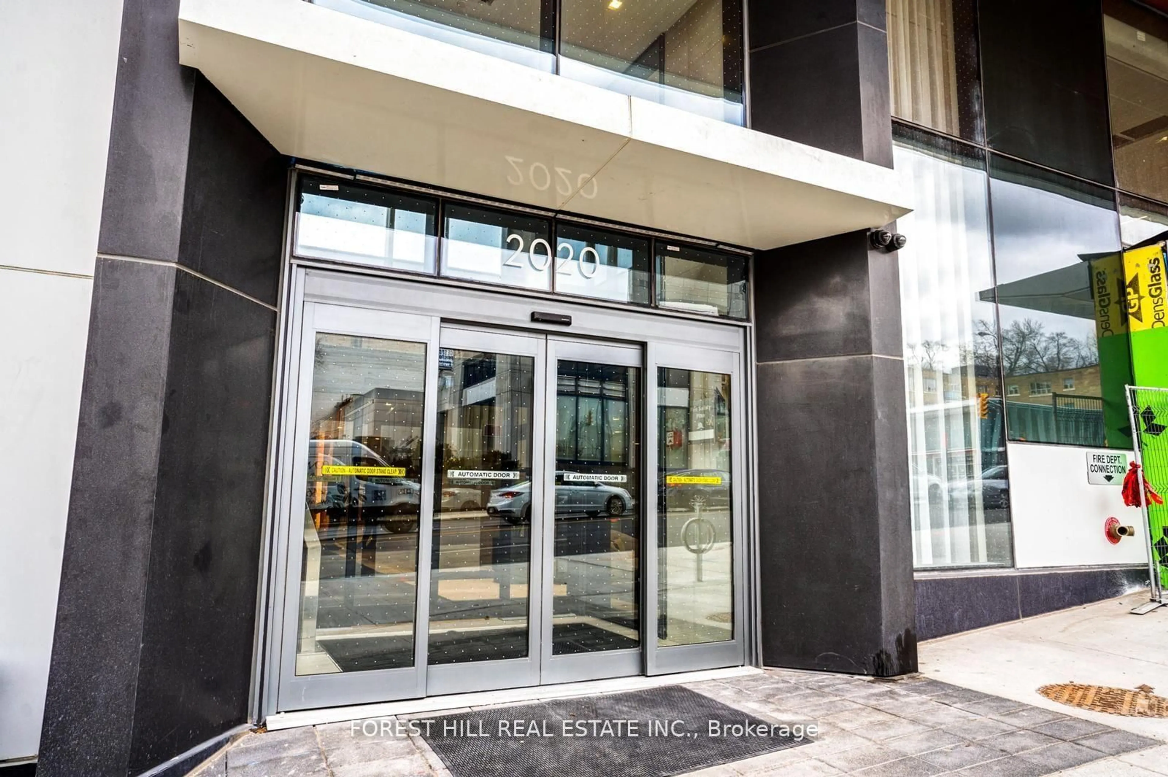 Indoor foyer for 2020 Bathurst St #1615, Toronto Ontario M5P 0A6