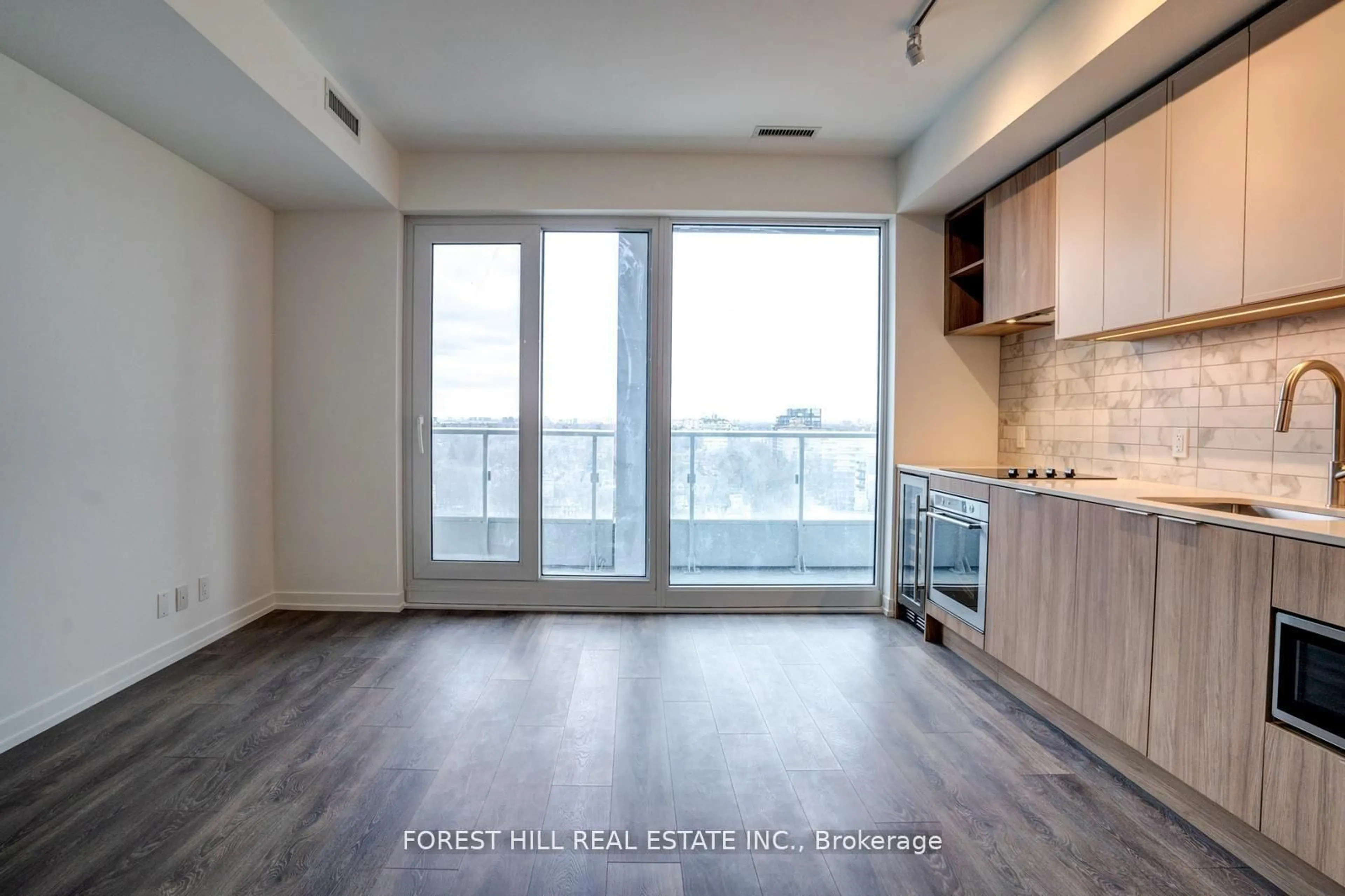 Open concept kitchen, wood/laminate floor for 2020 Bathurst St #1615, Toronto Ontario M5P 0A6