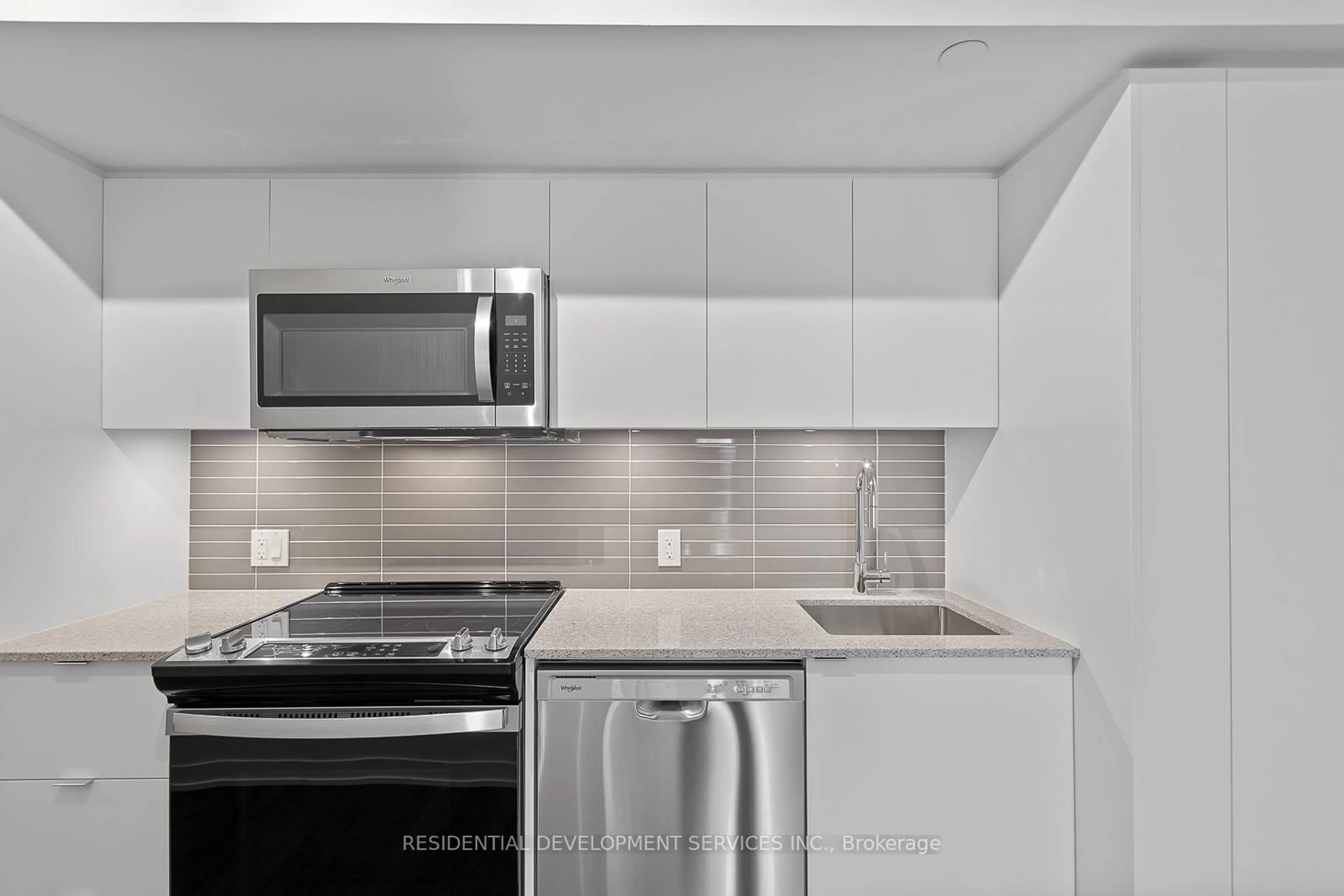 Standard kitchen, ceramic/tile floor for 500 Wilson Ave #631, Toronto Ontario M3H 5Y9