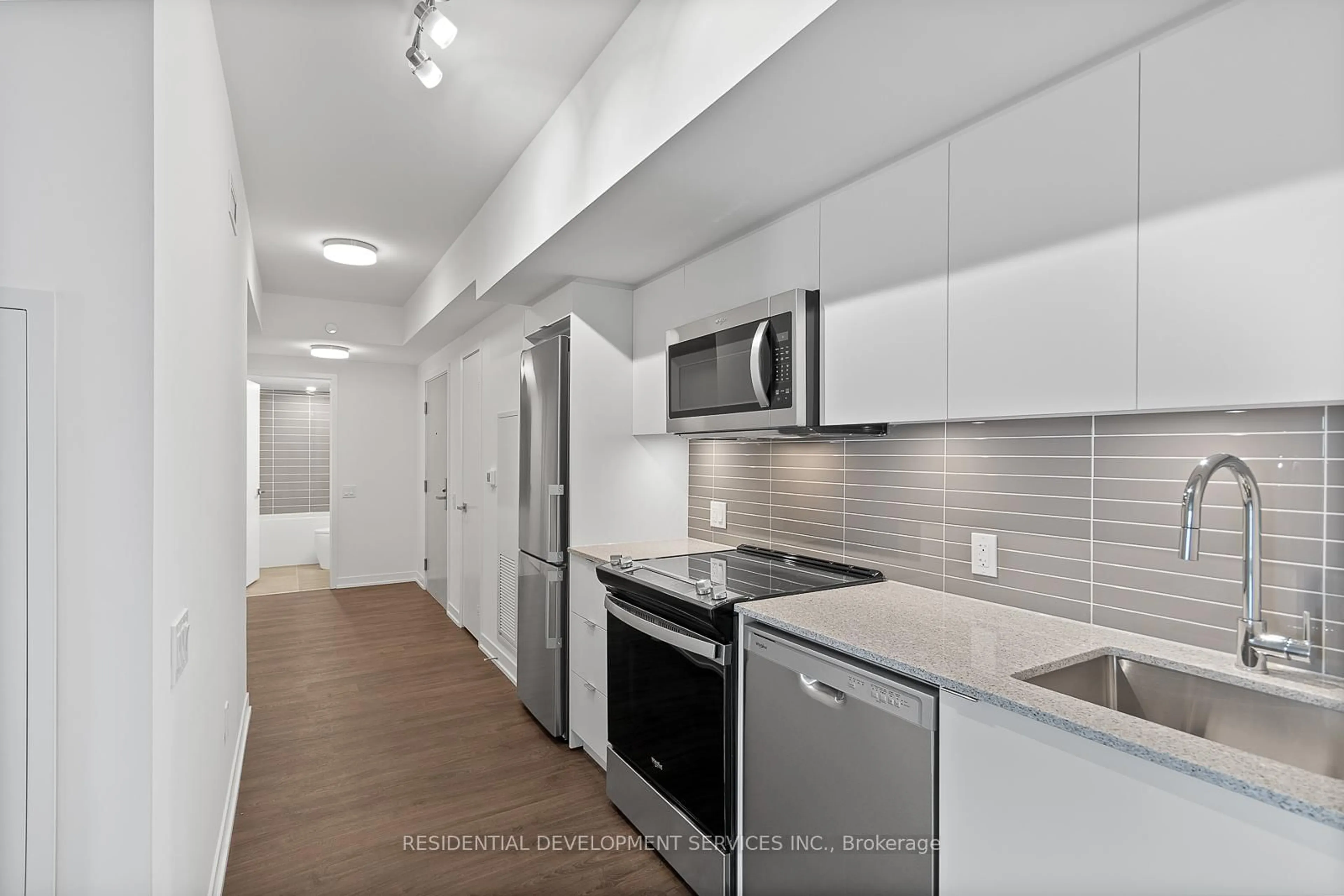 Standard kitchen, ceramic/tile floor for 500 Wilson Ave #631, Toronto Ontario M3H 5Y9
