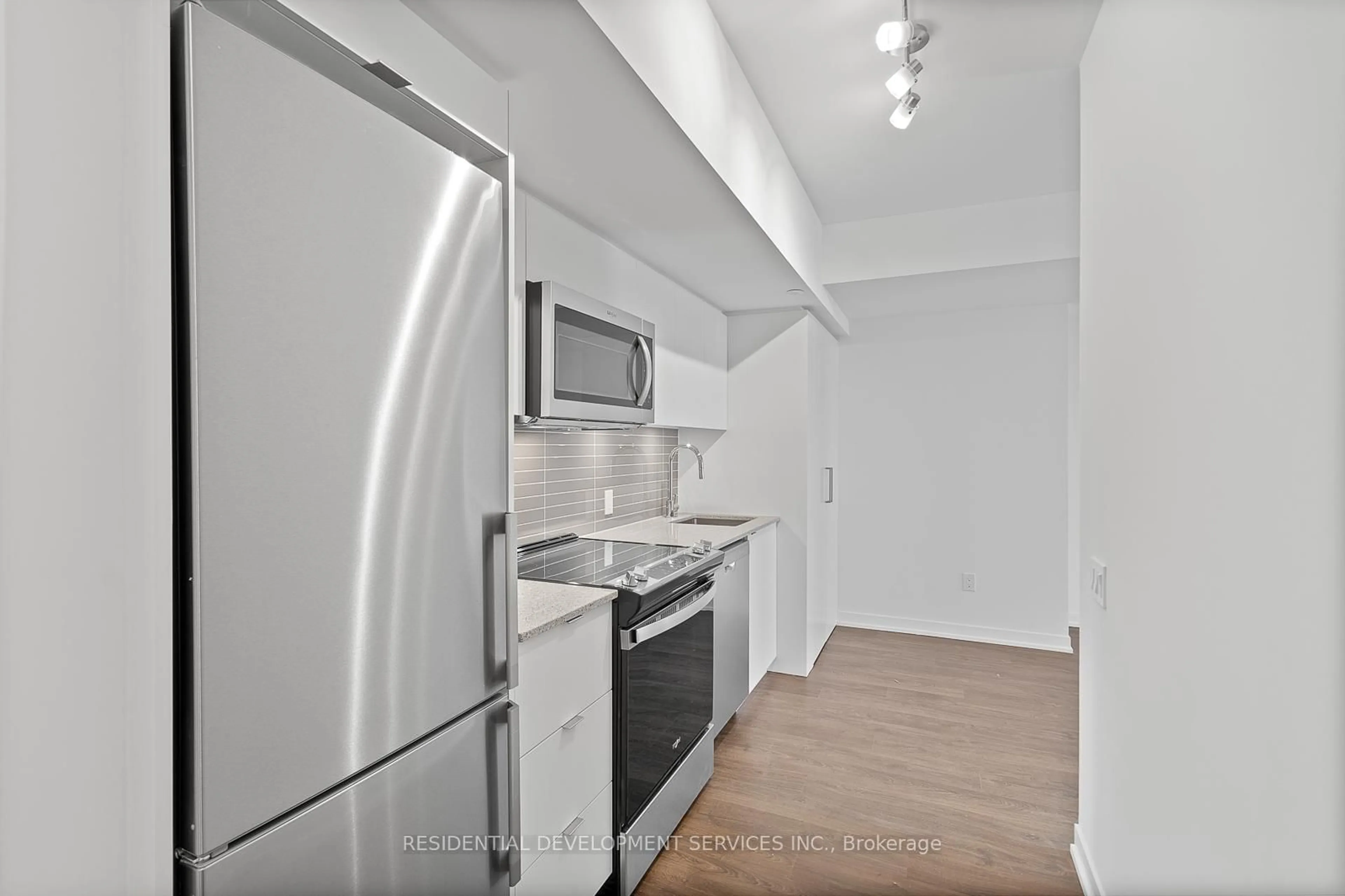 Standard kitchen, unknown for 500 Wilson Ave #631, Toronto Ontario M3H 5Y9