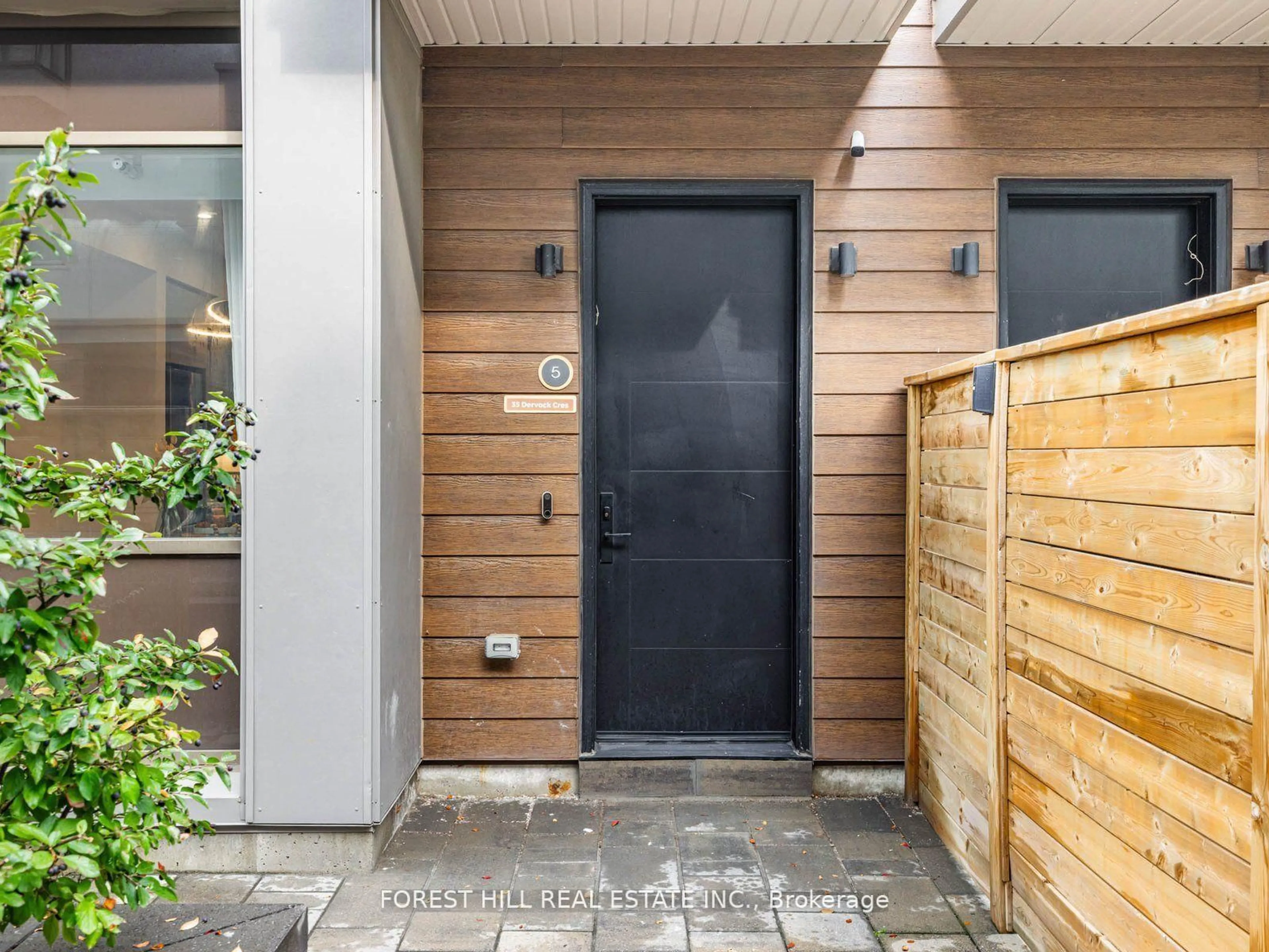 Indoor entryway for 35 Dervock Cres #UNIT-5, Toronto Ontario M2K 0G7