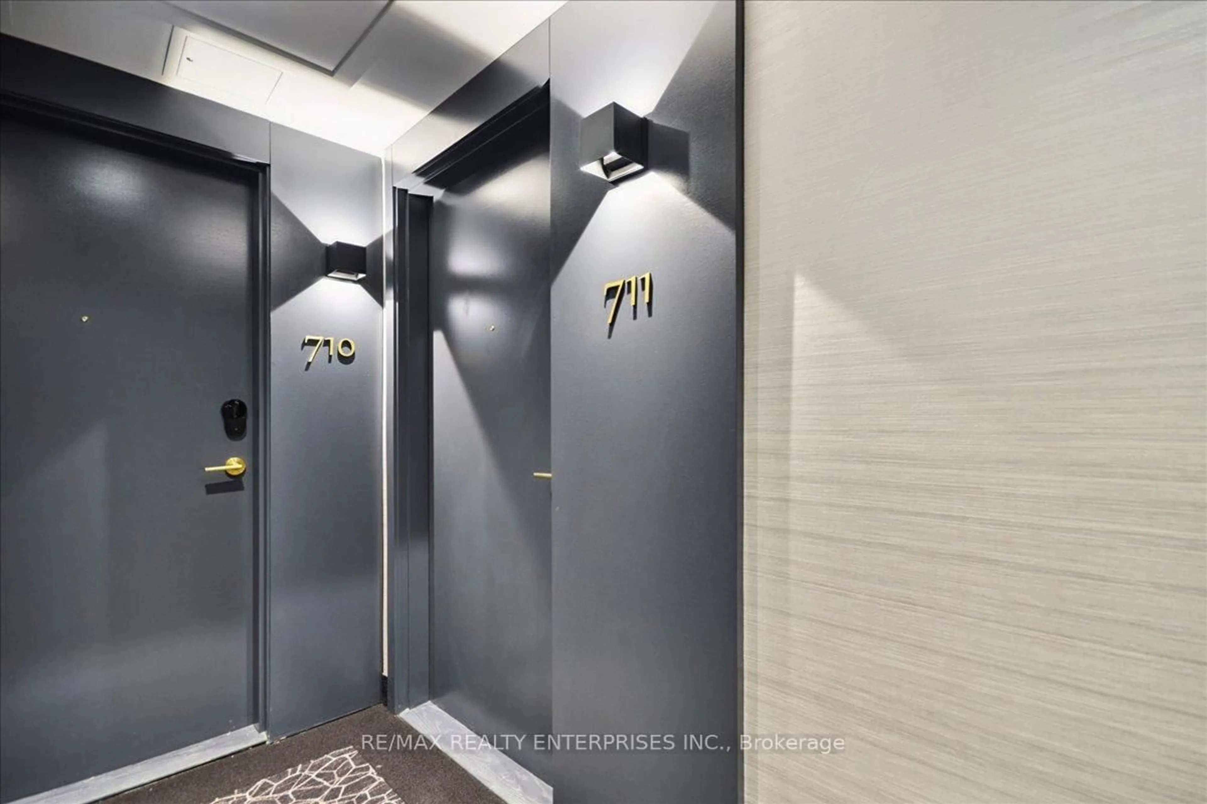 Indoor foyer for 543 Richmond St #711, Toronto Ontario M5V 0W9