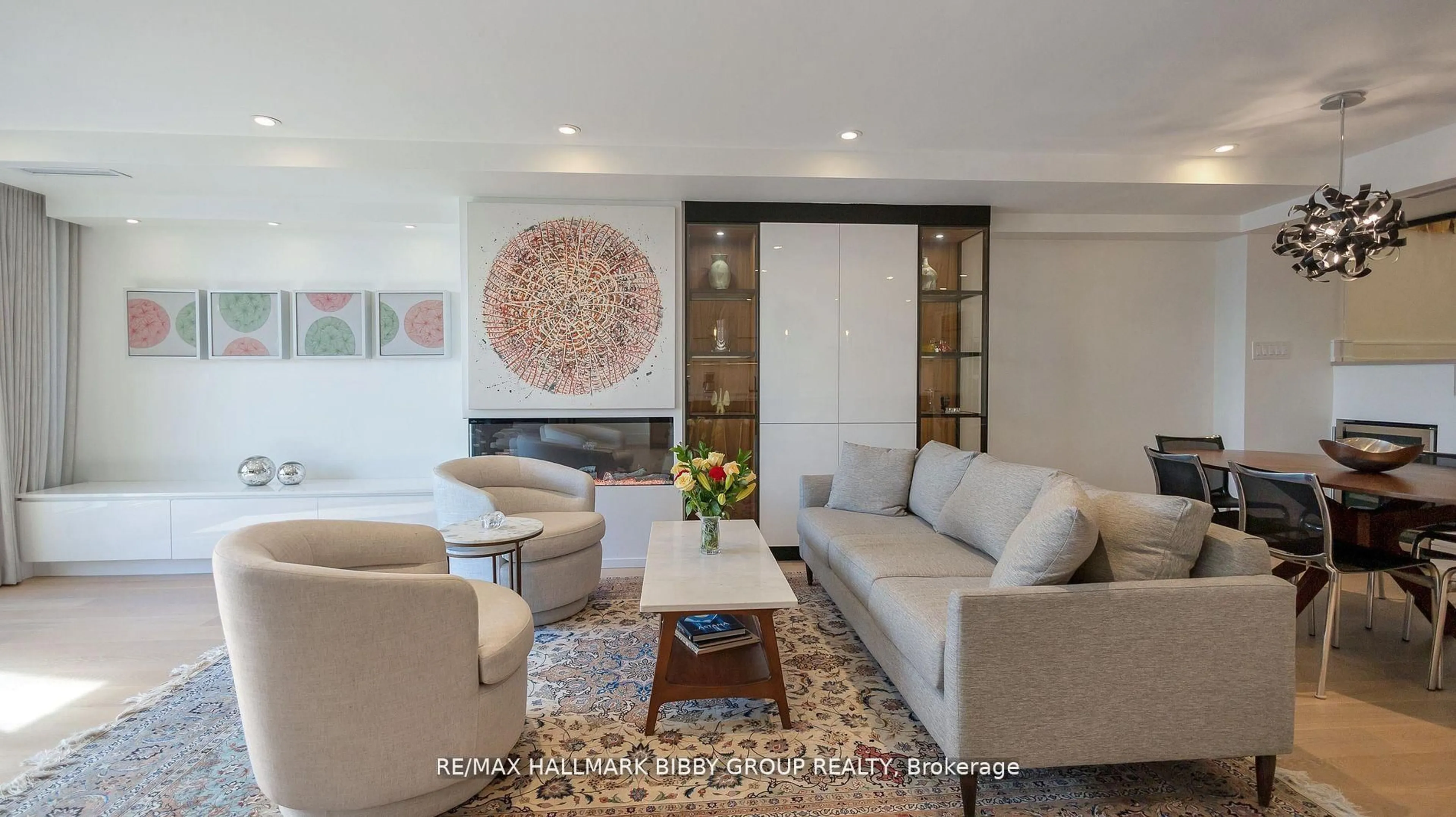 Living room with furniture, ceramic/tile floor for 99 Harbour Sq #613, Toronto Ontario M5J 2H2