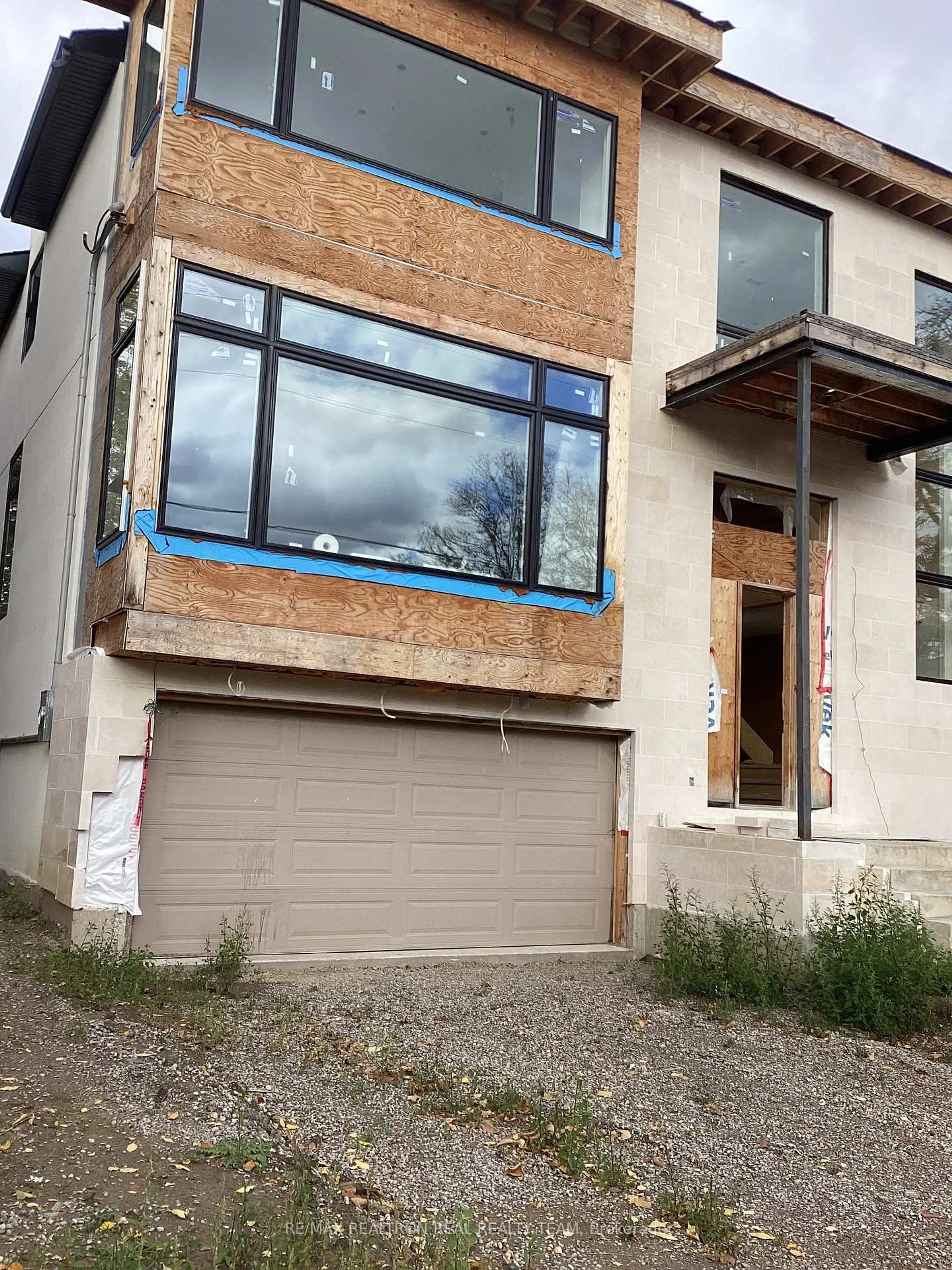 Home with vinyl exterior material, building for 162 Church Ave, Toronto Ontario M2N 4G5