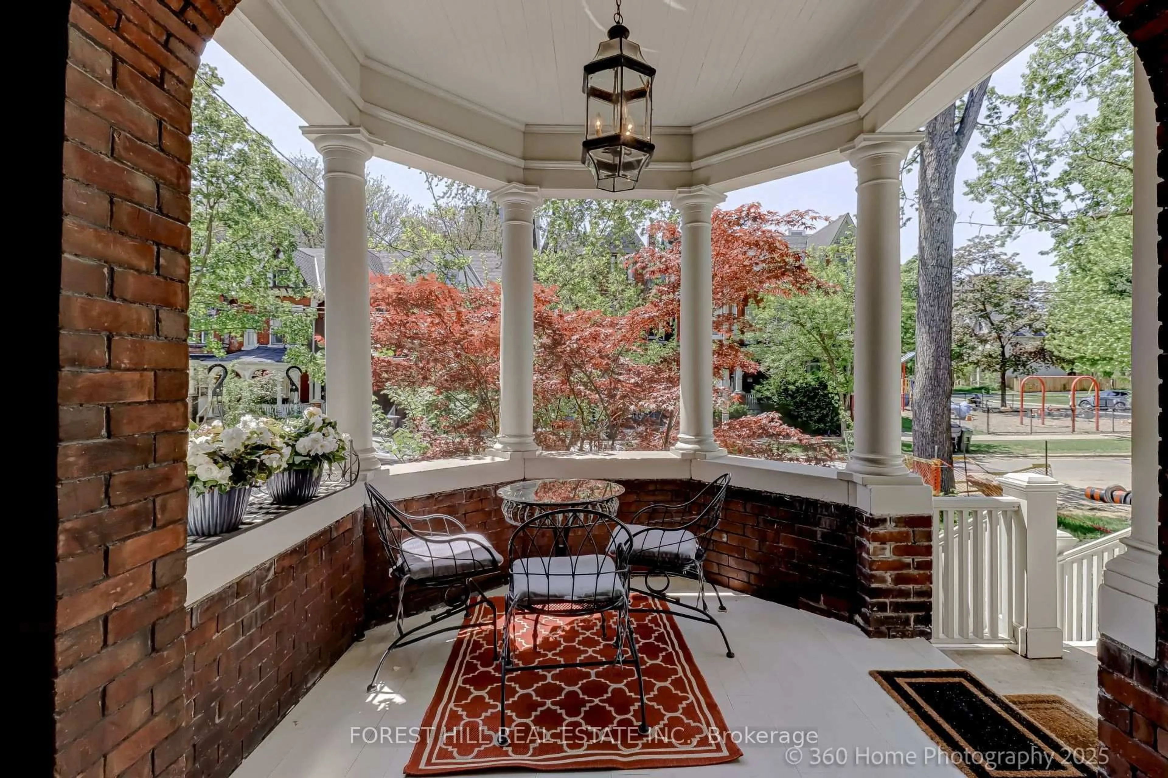 Patio, street for 379 Huron St, Toronto Ontario M5S 2G5