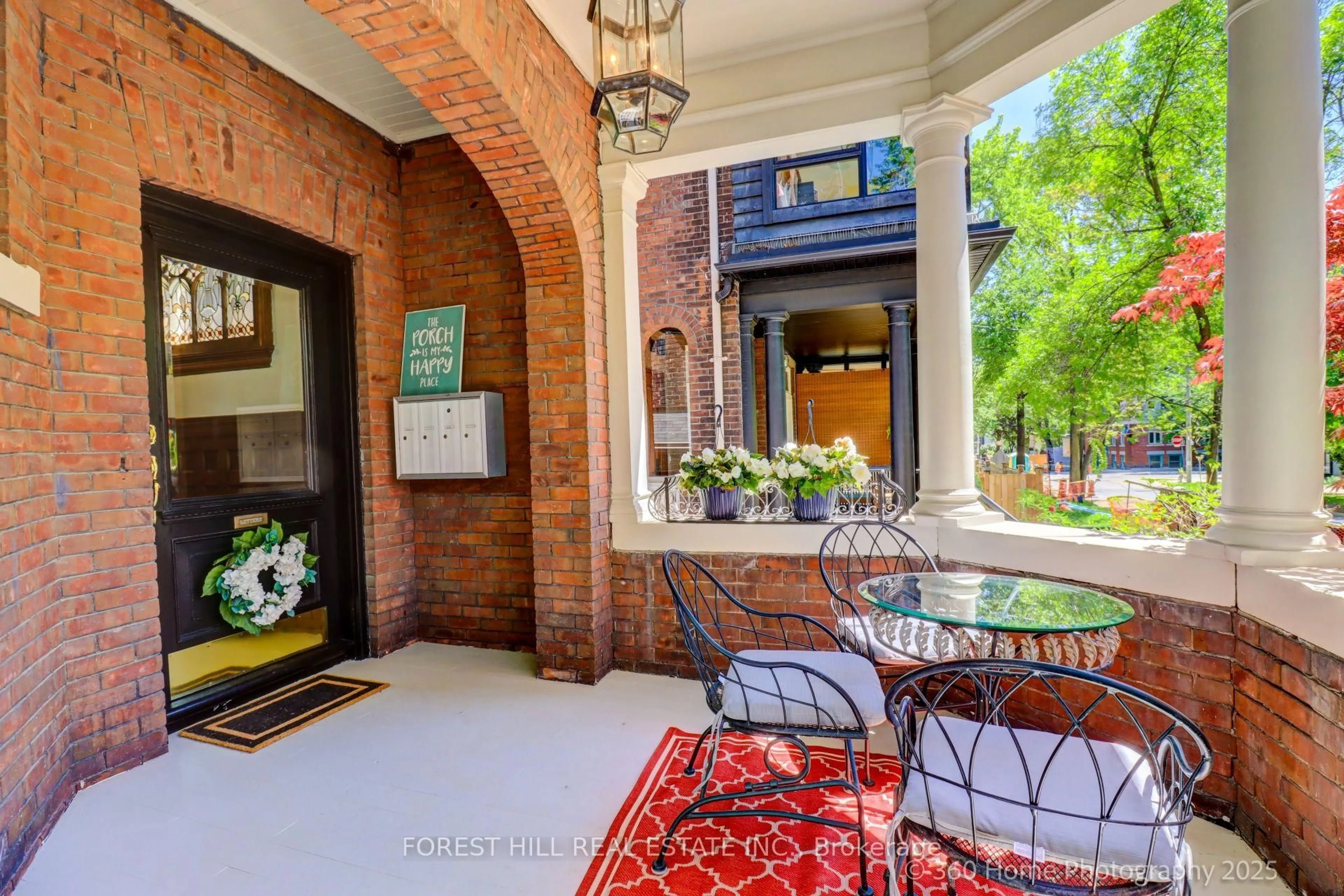 Patio, street for 379 Huron St, Toronto Ontario M5S 2G5