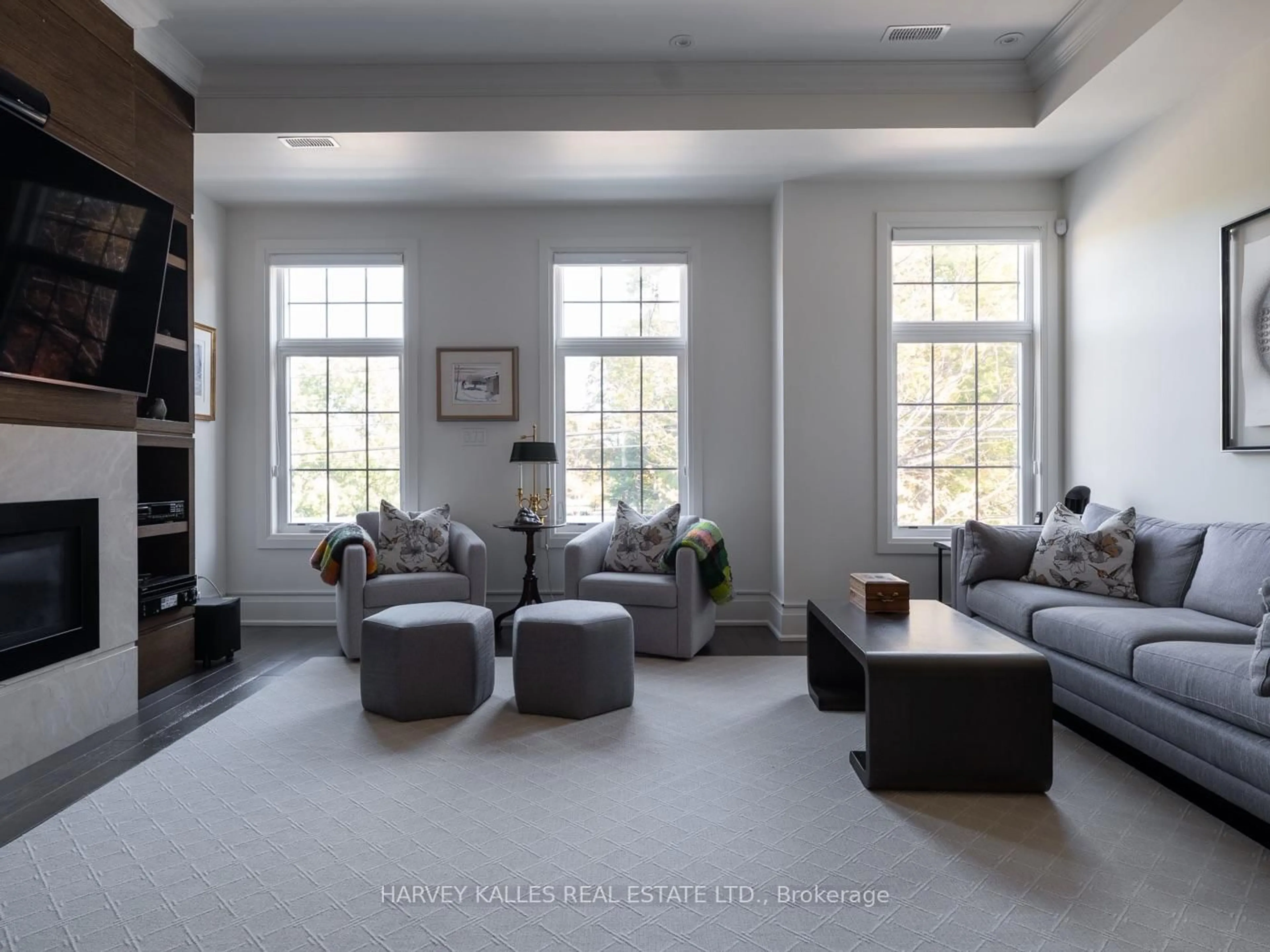 Living room with furniture, unknown for 2460 Bayview Ave #A, Toronto Ontario M2L 0A3