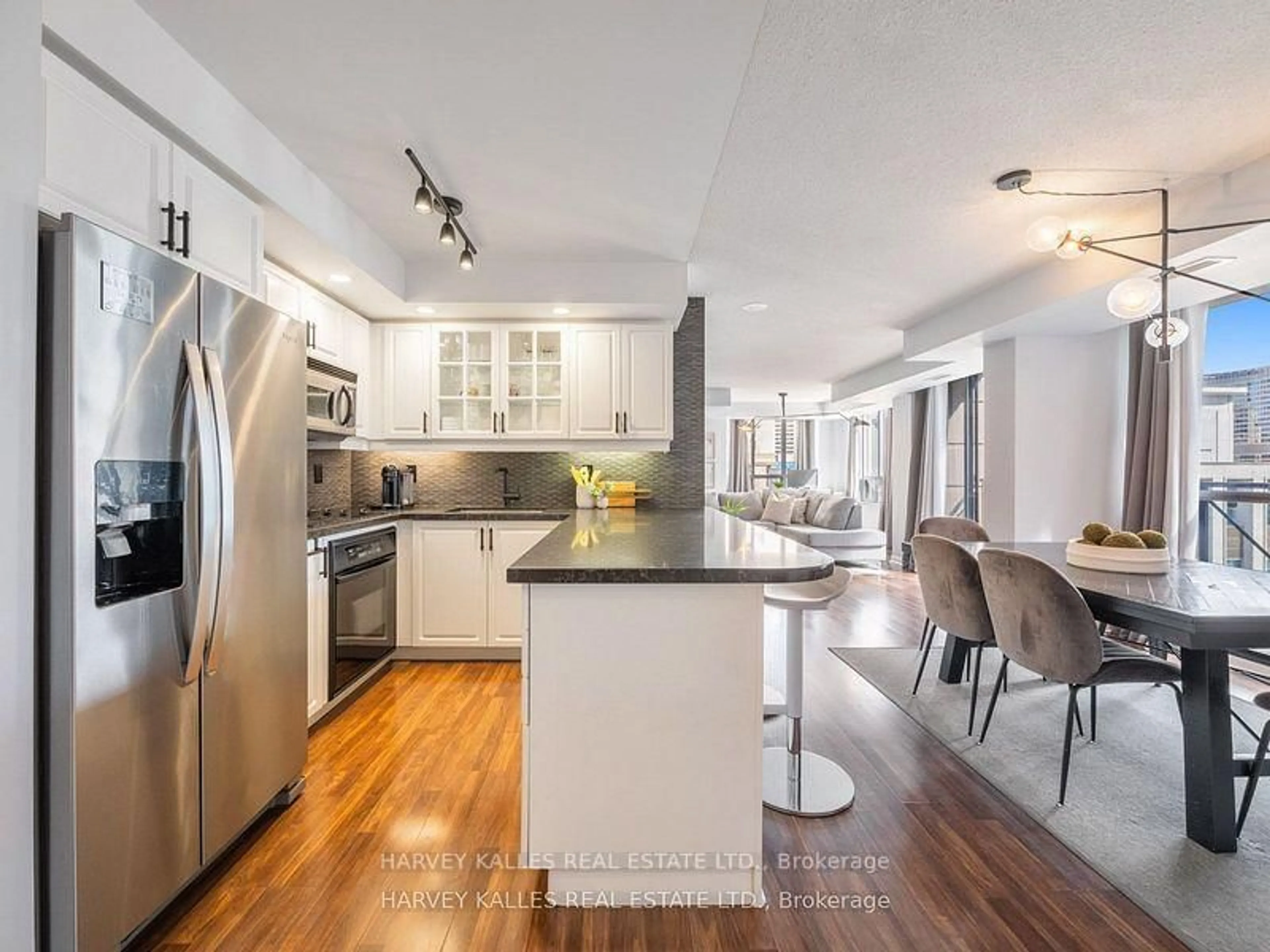 Open concept kitchen, unknown for 140 Simcoe St #1309, Toronto Ontario M5H 4E9