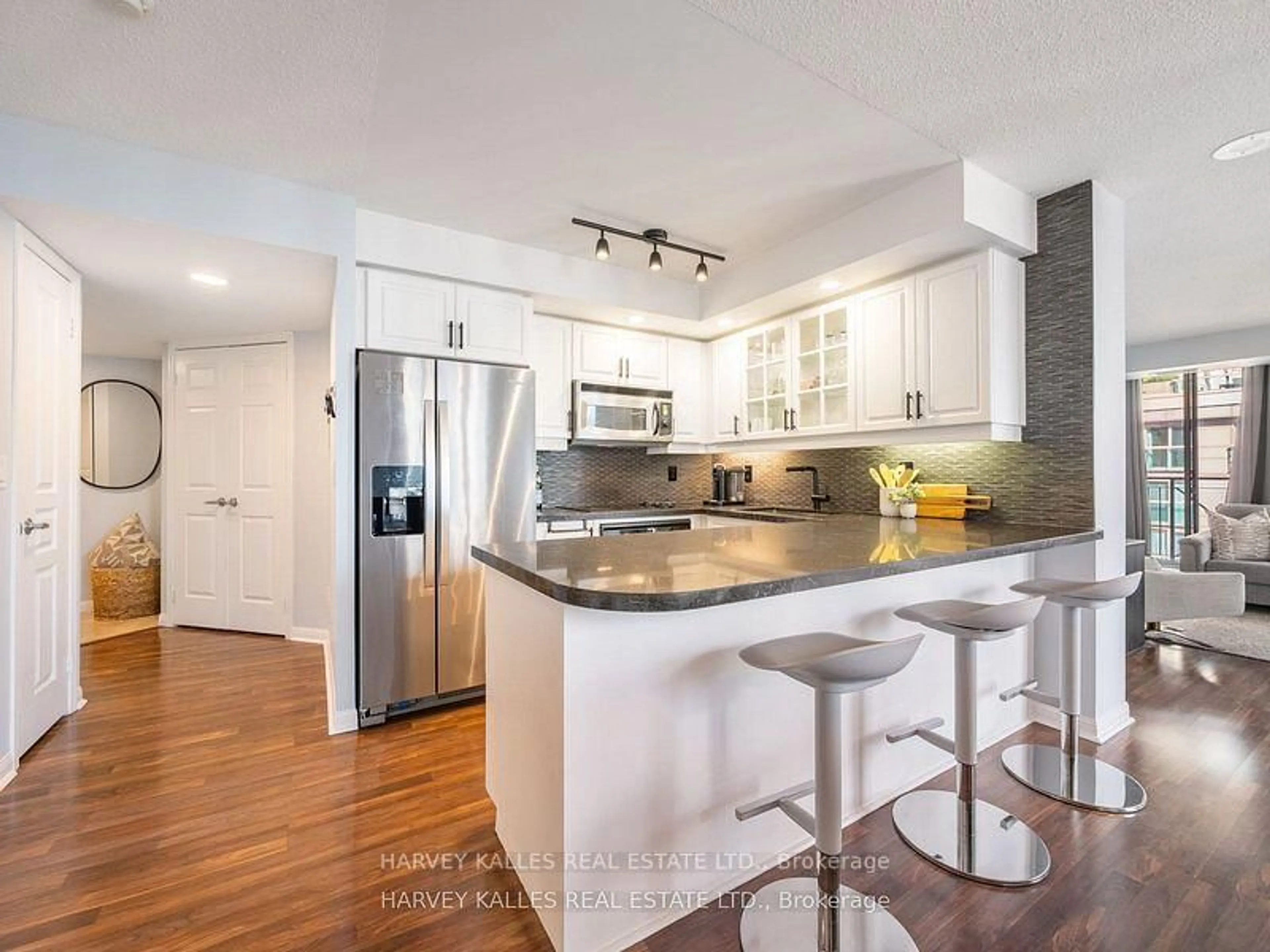 Open concept kitchen, unknown for 140 Simcoe St #1309, Toronto Ontario M5H 4E9