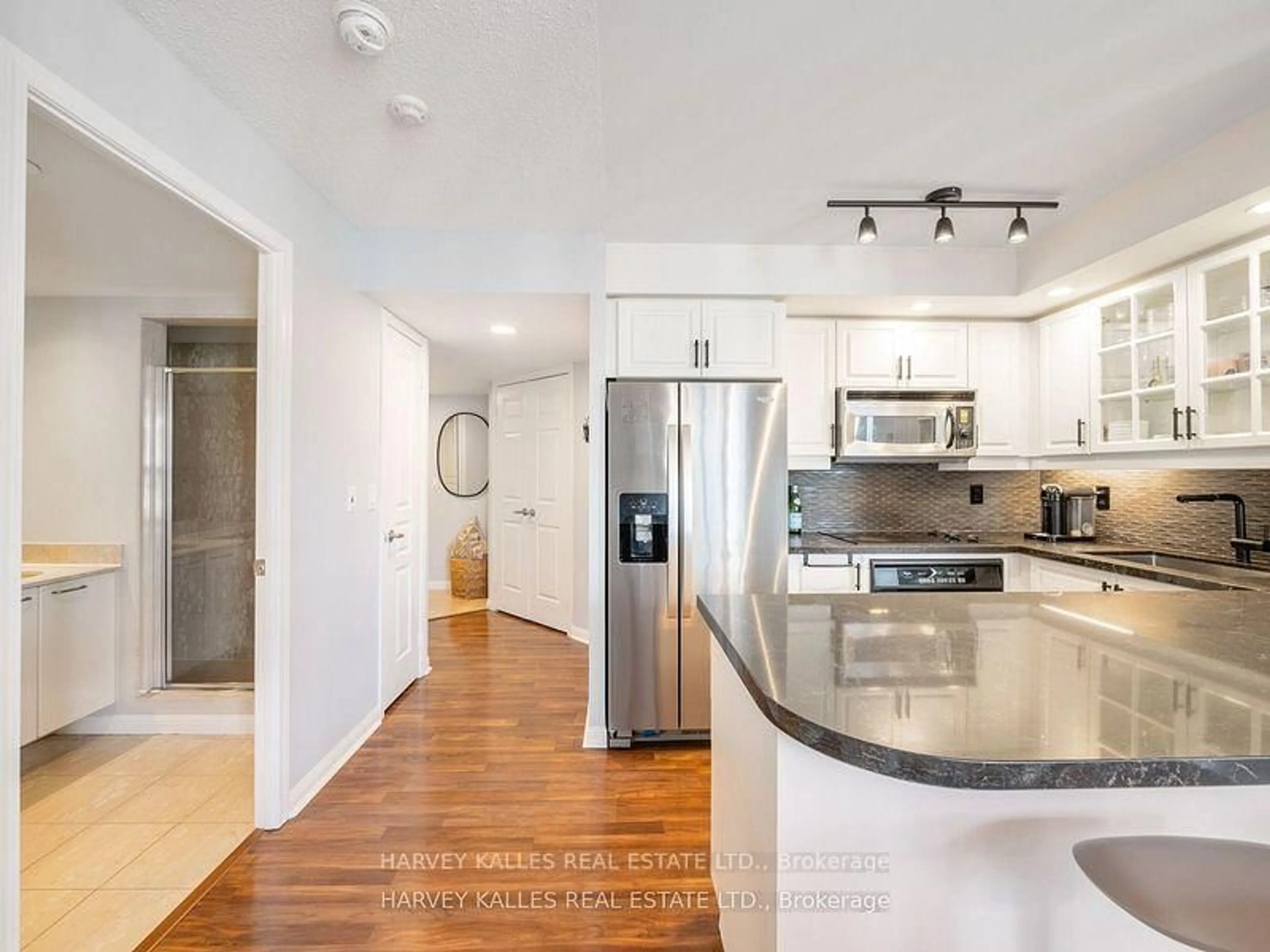 Open concept kitchen, unknown for 140 Simcoe St #1309, Toronto Ontario M5H 4E9