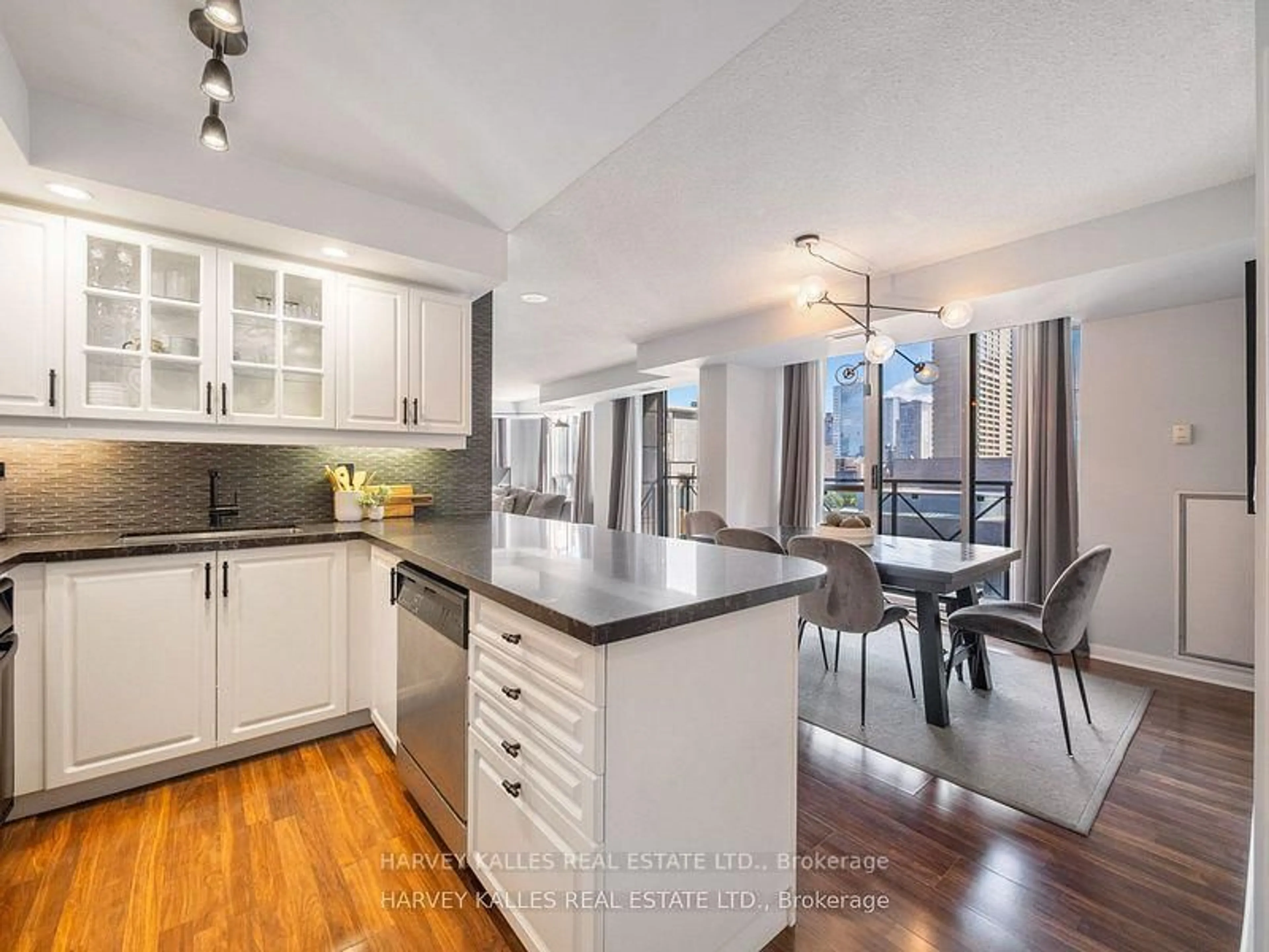 Open concept kitchen, unknown for 140 Simcoe St #1309, Toronto Ontario M5H 4E9