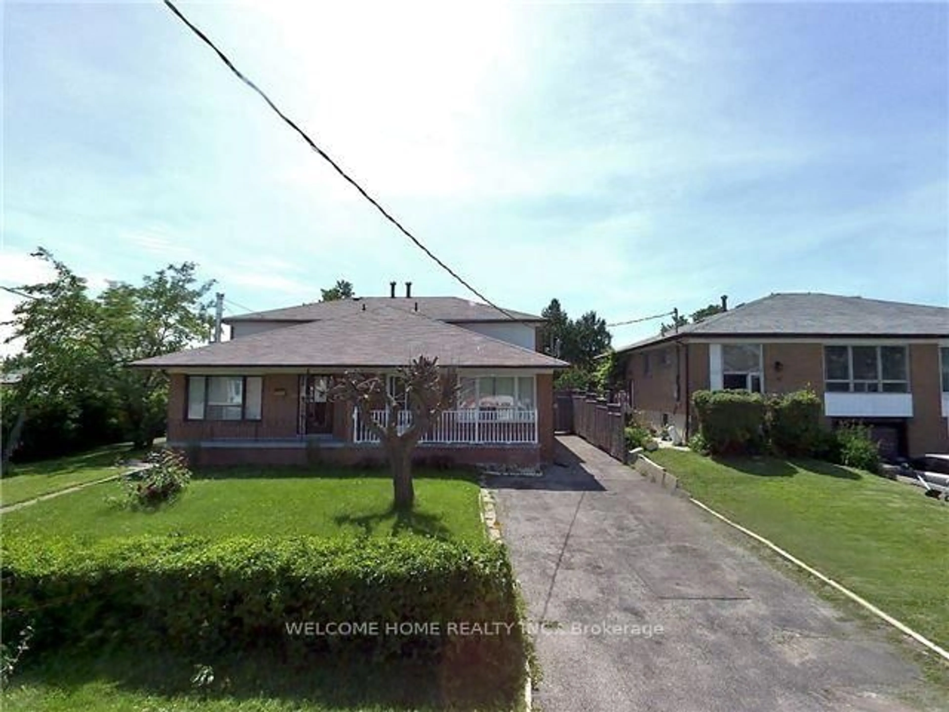 A pic from outside/outdoor area/front of a property/back of a property/a pic from drone, street for 14 Pinebrook ave Ave, Toronto Ontario M4A 1Y9