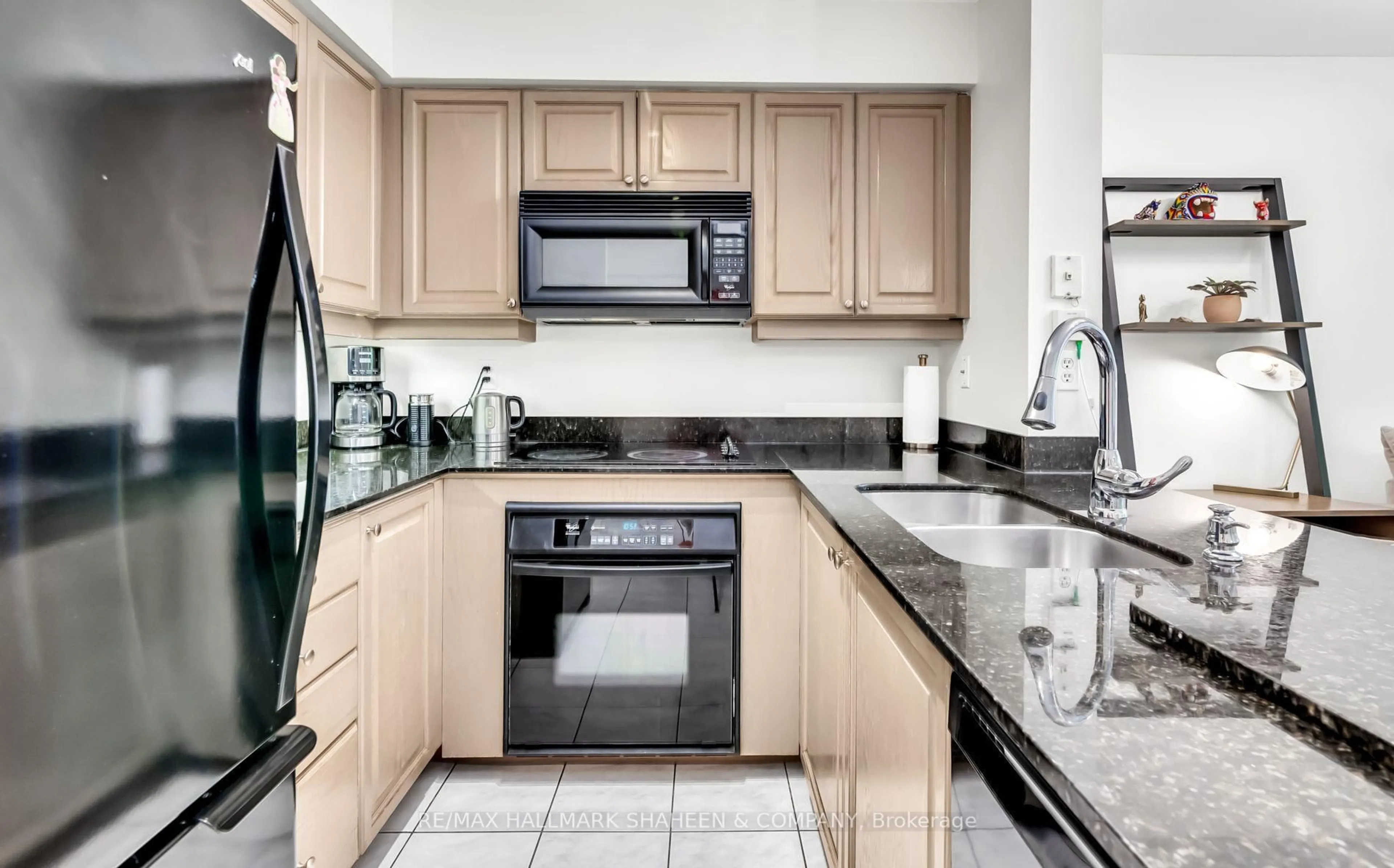 Standard kitchen, ceramic/tile floor for 188 Redpath Ave #207, Toronto Ontario M4P 3J2
